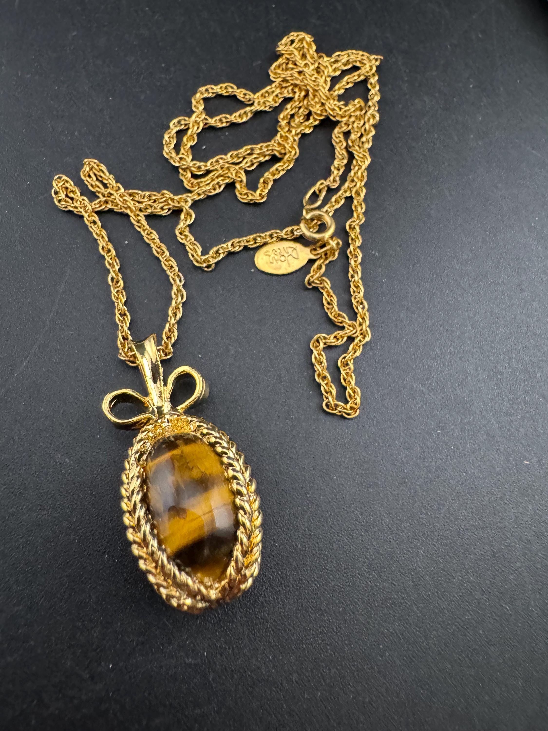 Signed Joan rivers tigerseye egg pendant necklace, gold plated