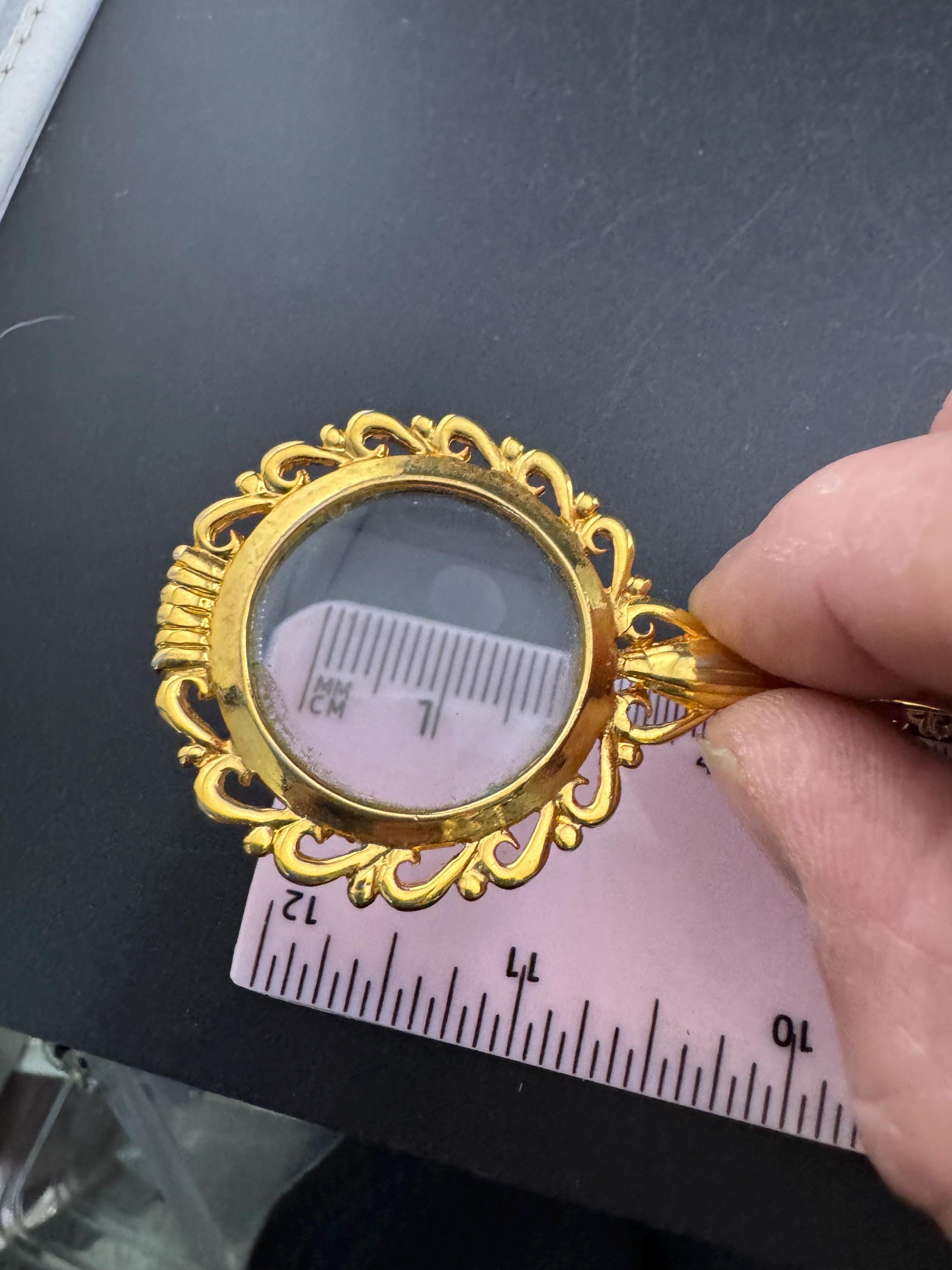 Signed Joan rivers magnifier pendant necklace, gold plated magnifying jewellers loupe