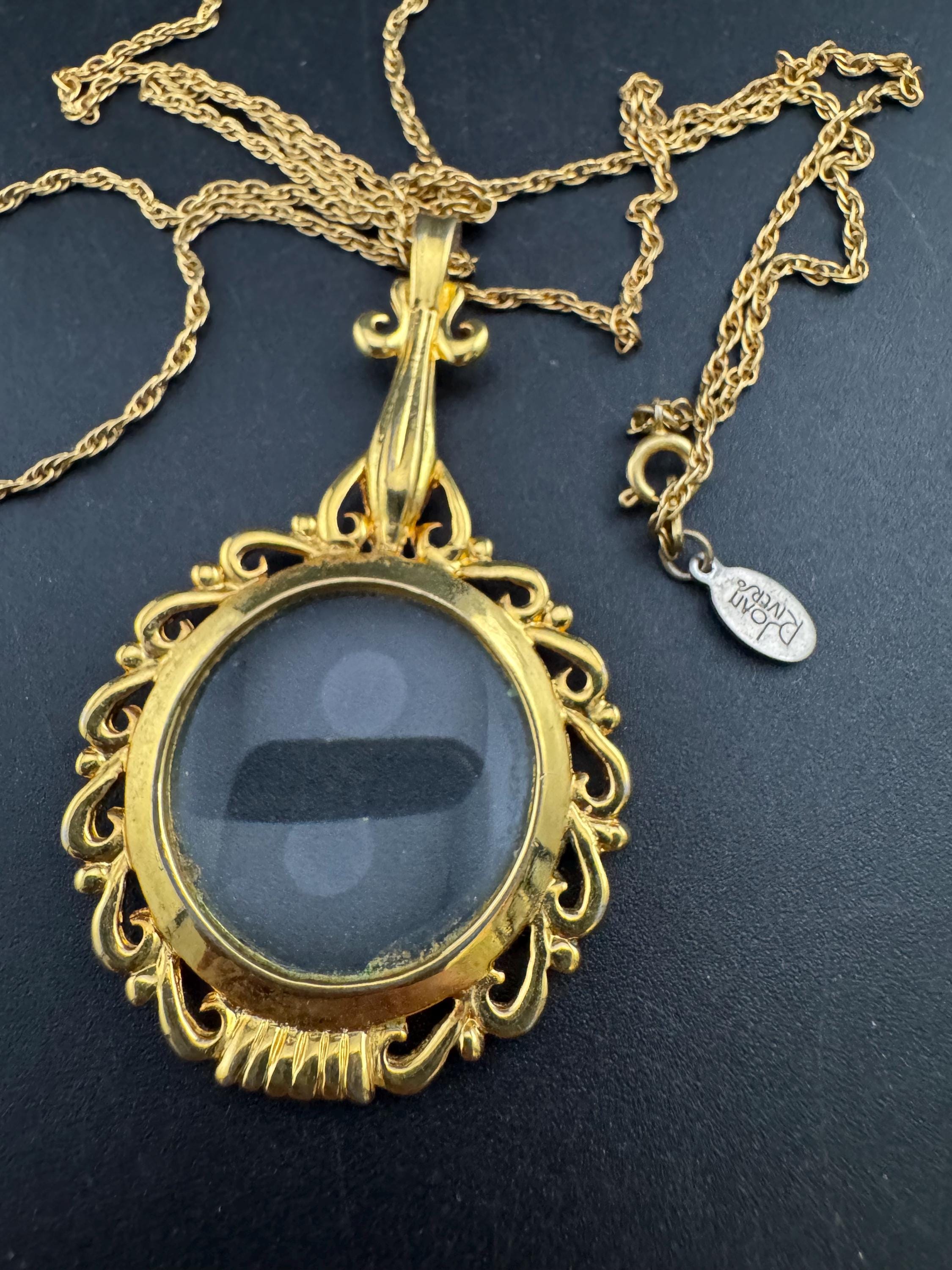 Signed Joan rivers magnifier pendant necklace, gold plated magnifying jewellers loupe