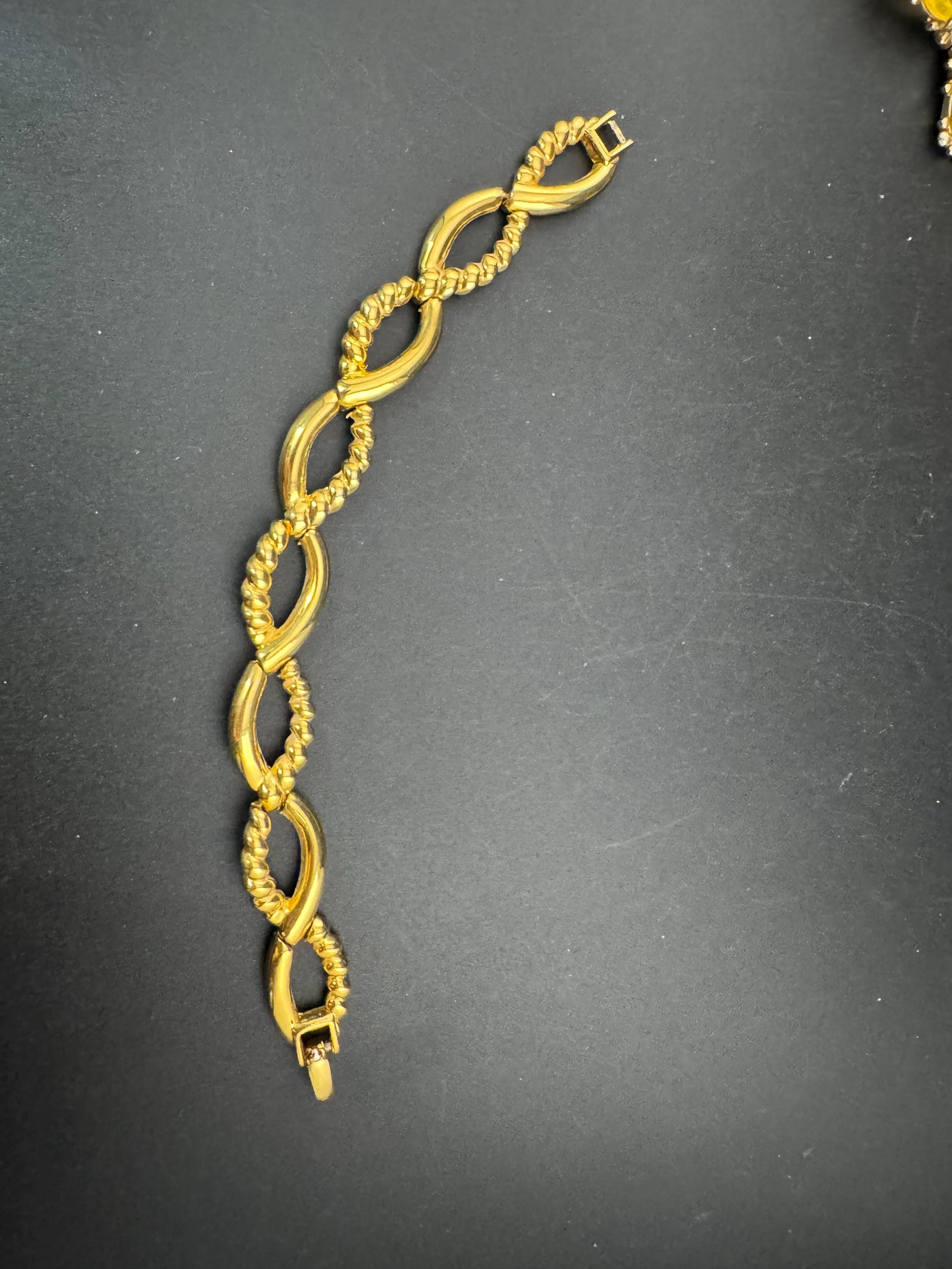 Retro 80s chunky panel link bracelet, 18.5cm gold tone