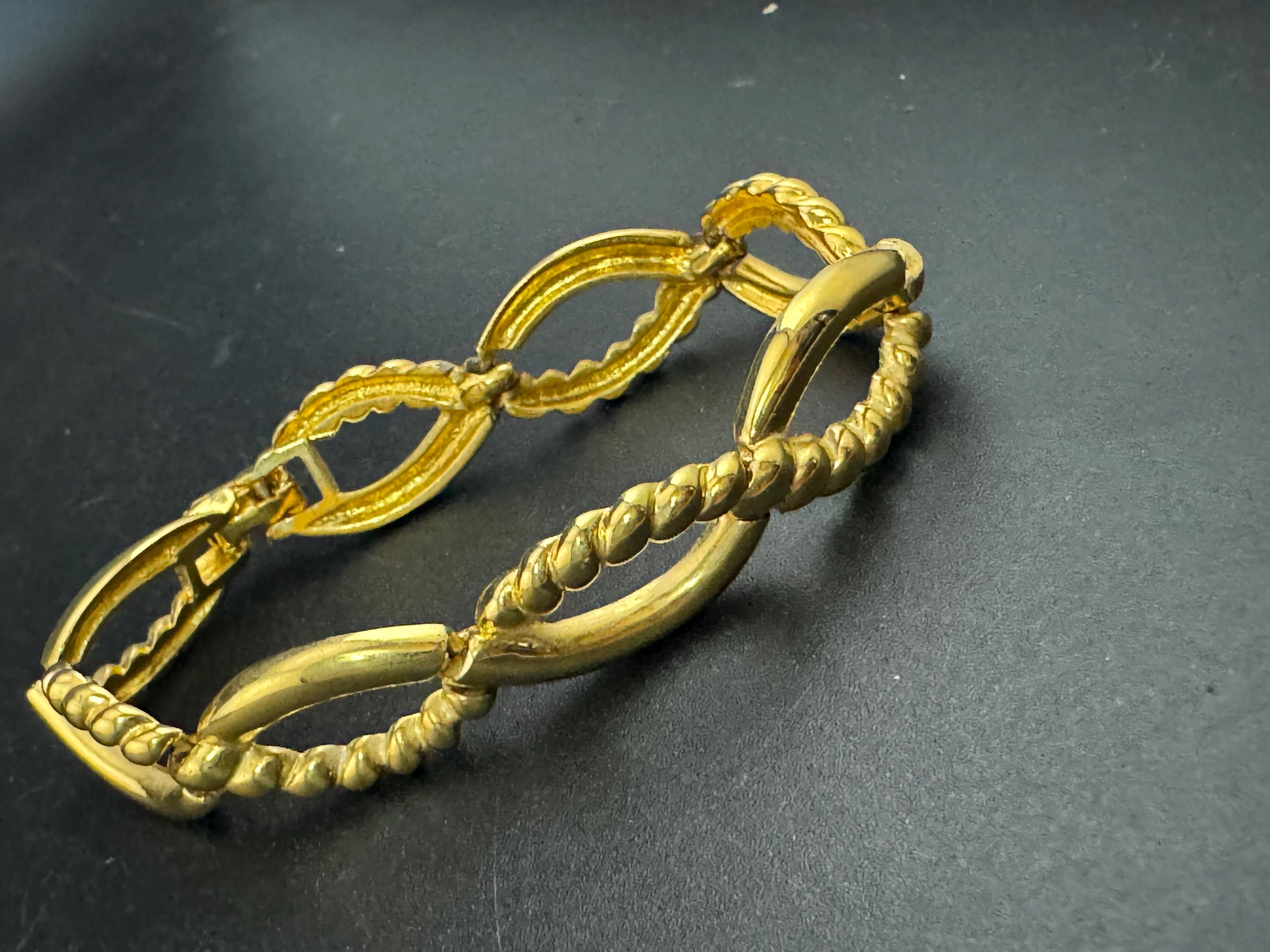 Retro 80s chunky panel link bracelet, 18.5cm gold tone