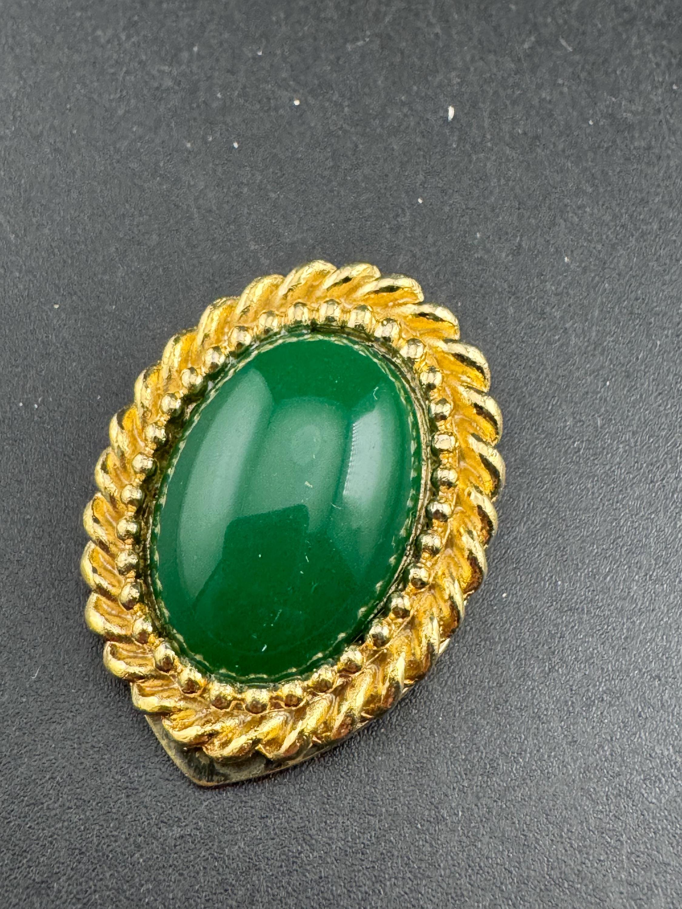 Vintage emerald green and gold Scarf Clip: oval cabochon