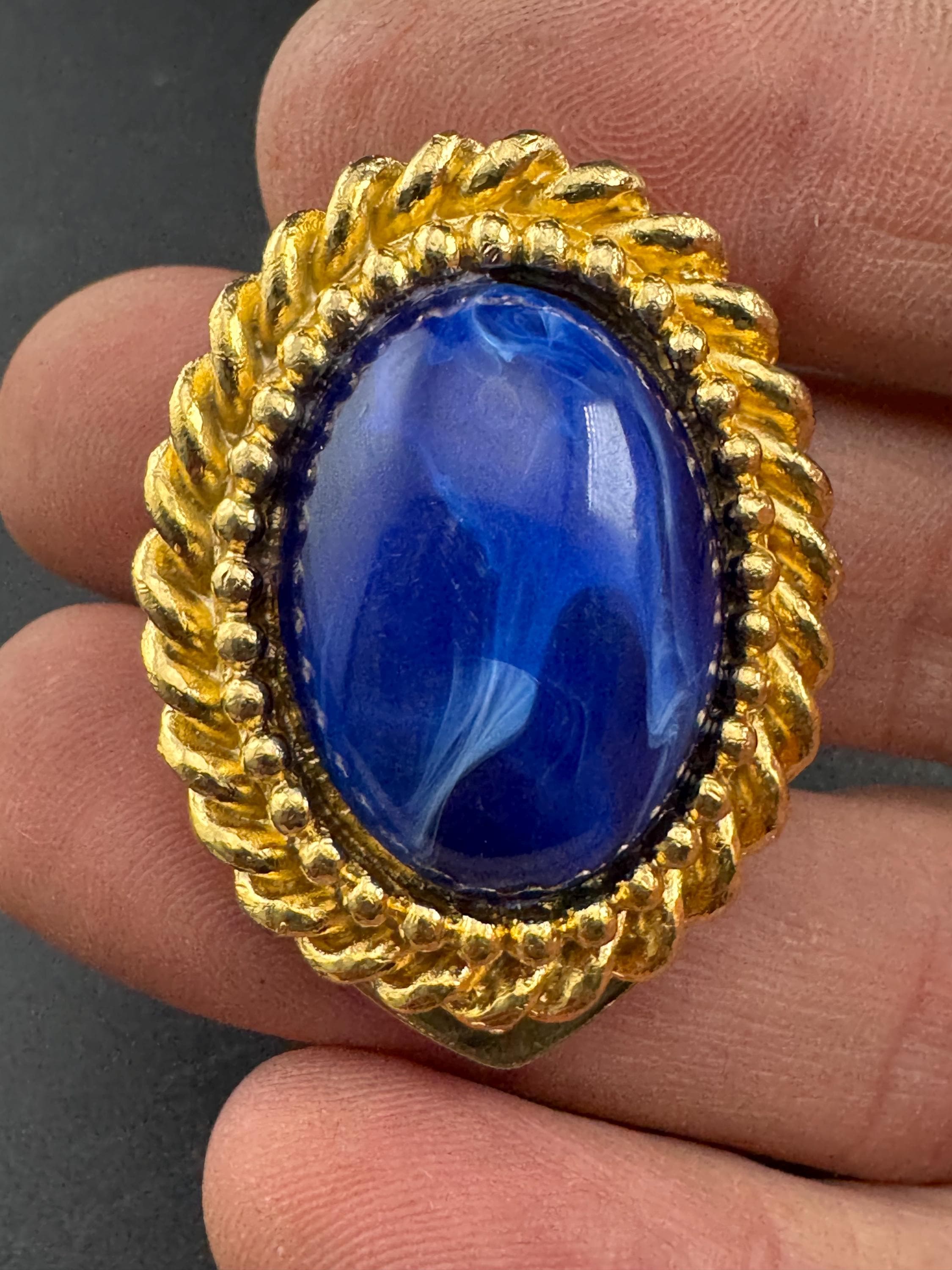 Gold rope edge bright blue cabochon Oval Scarf ring , unused 1980s