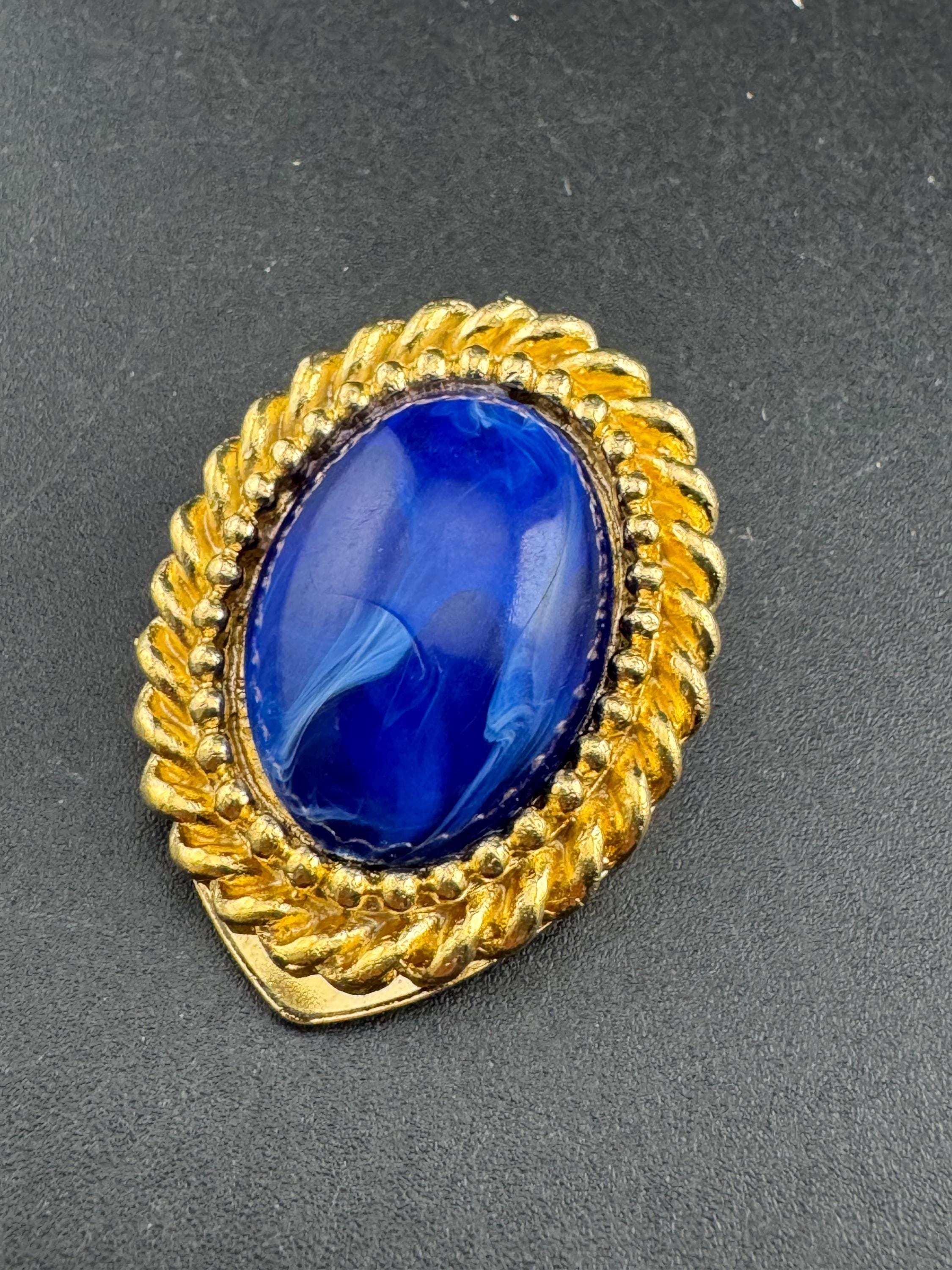 Gold rope edge bright blue cabochon Oval Scarf ring , unused 1980s