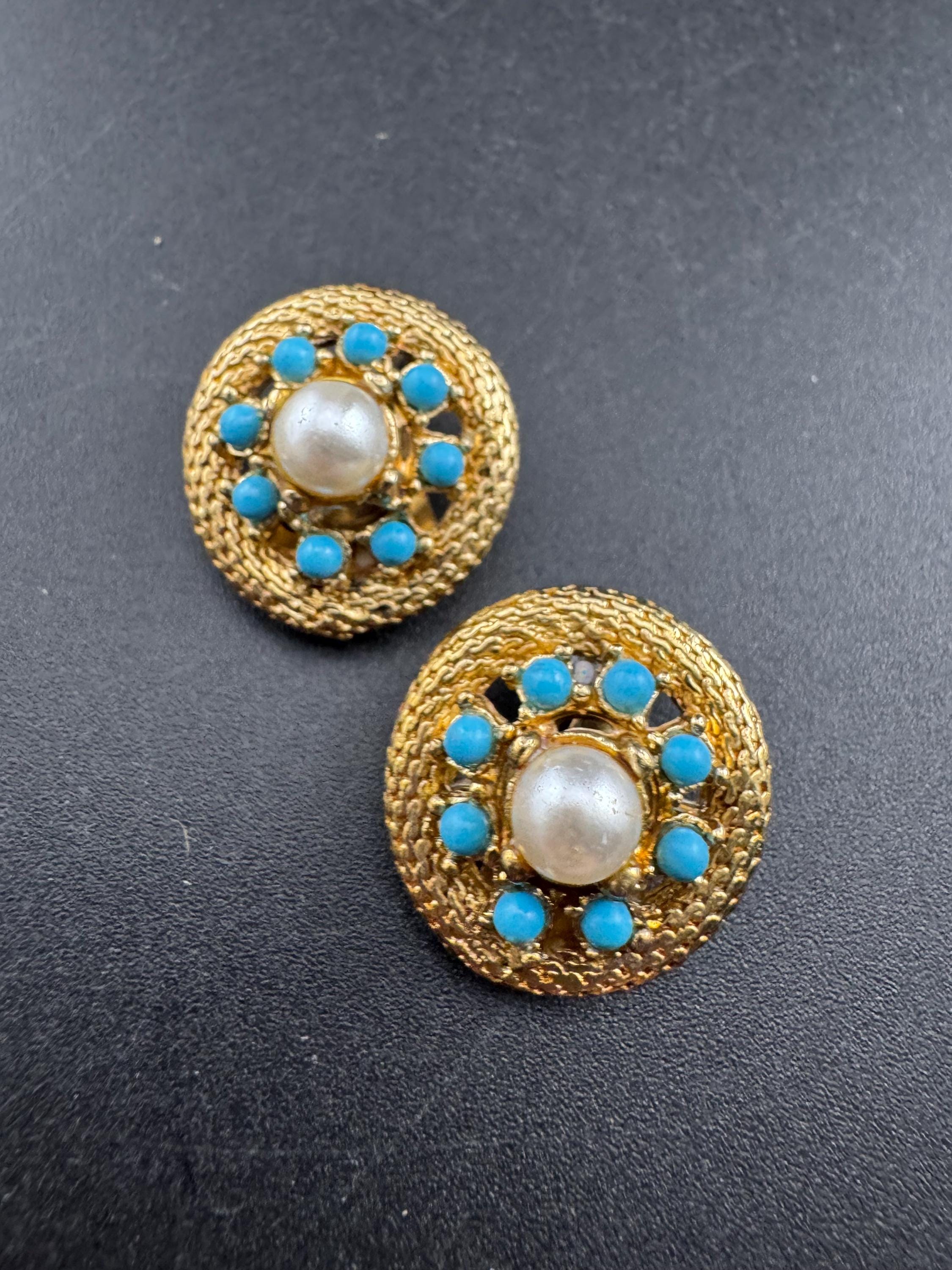 vintage 1960s gold mesh faux pearl and turquoise round clip on earrings, unused