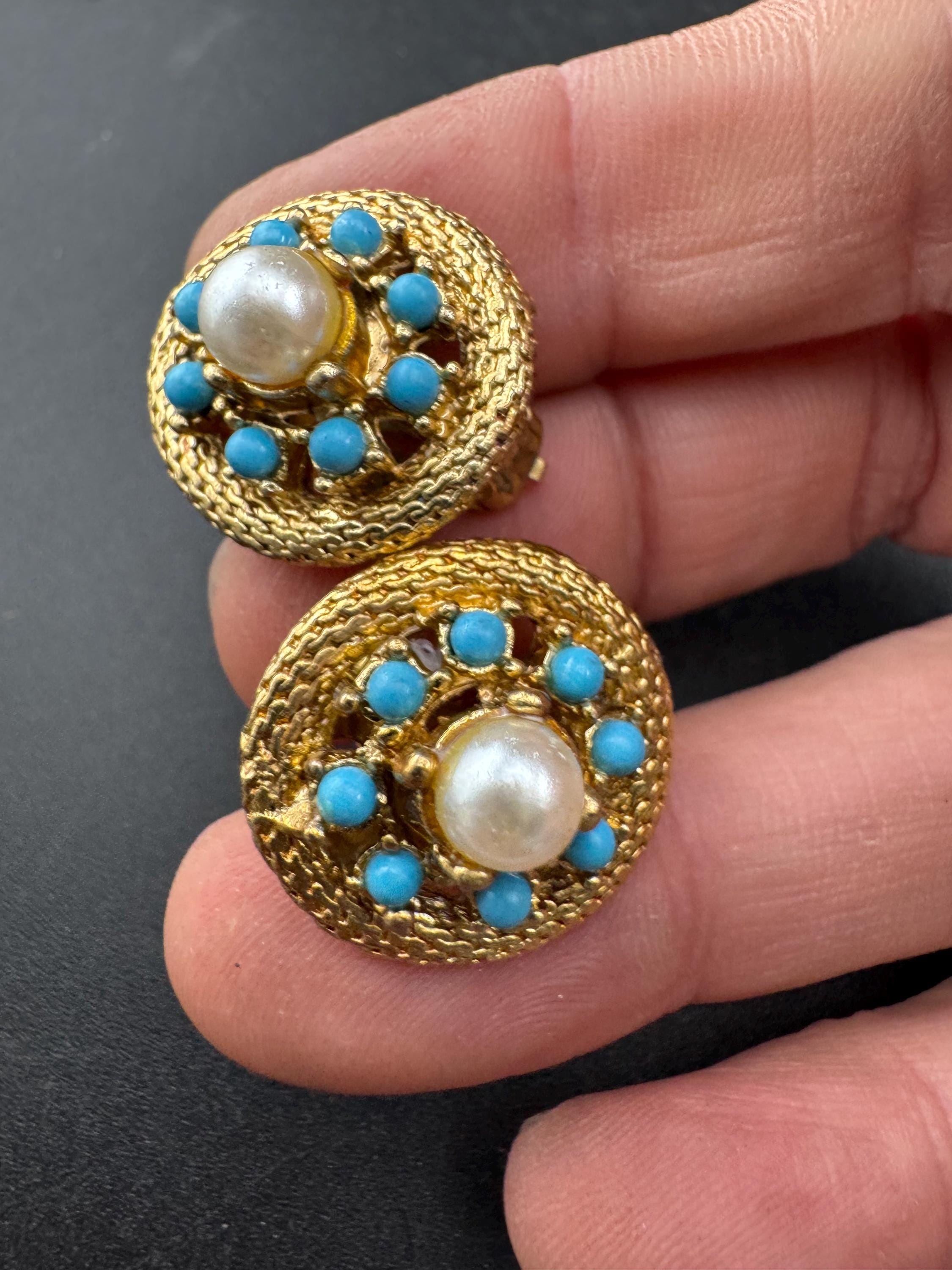vintage 1960s gold mesh faux pearl and turquoise round clip on earrings, unused