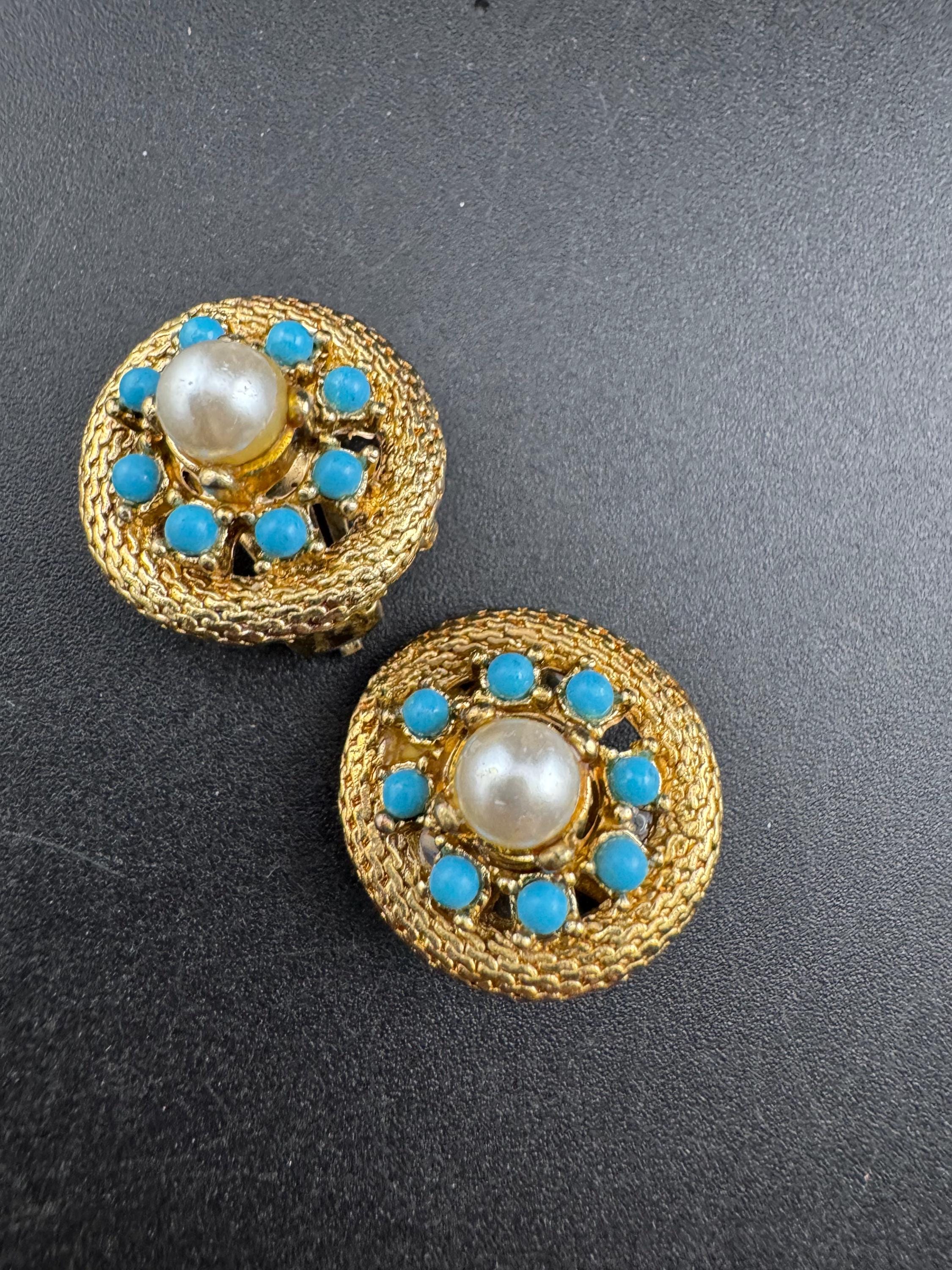 vintage 1960s gold mesh faux pearl and turquoise round clip on earrings, unused