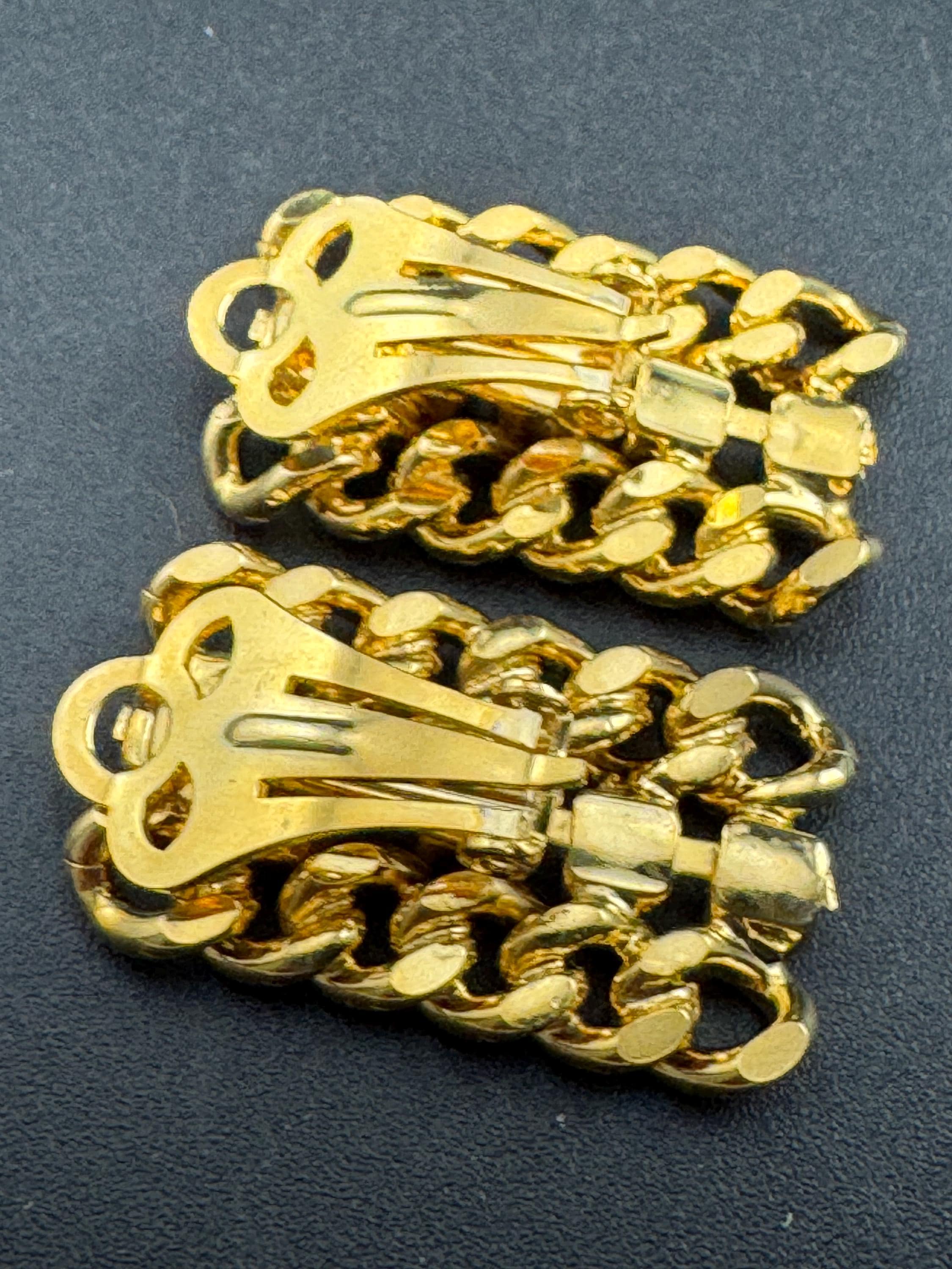 Vintage 1980s flat curb Chain Clip On Earrings: Gold Tone Diamanté