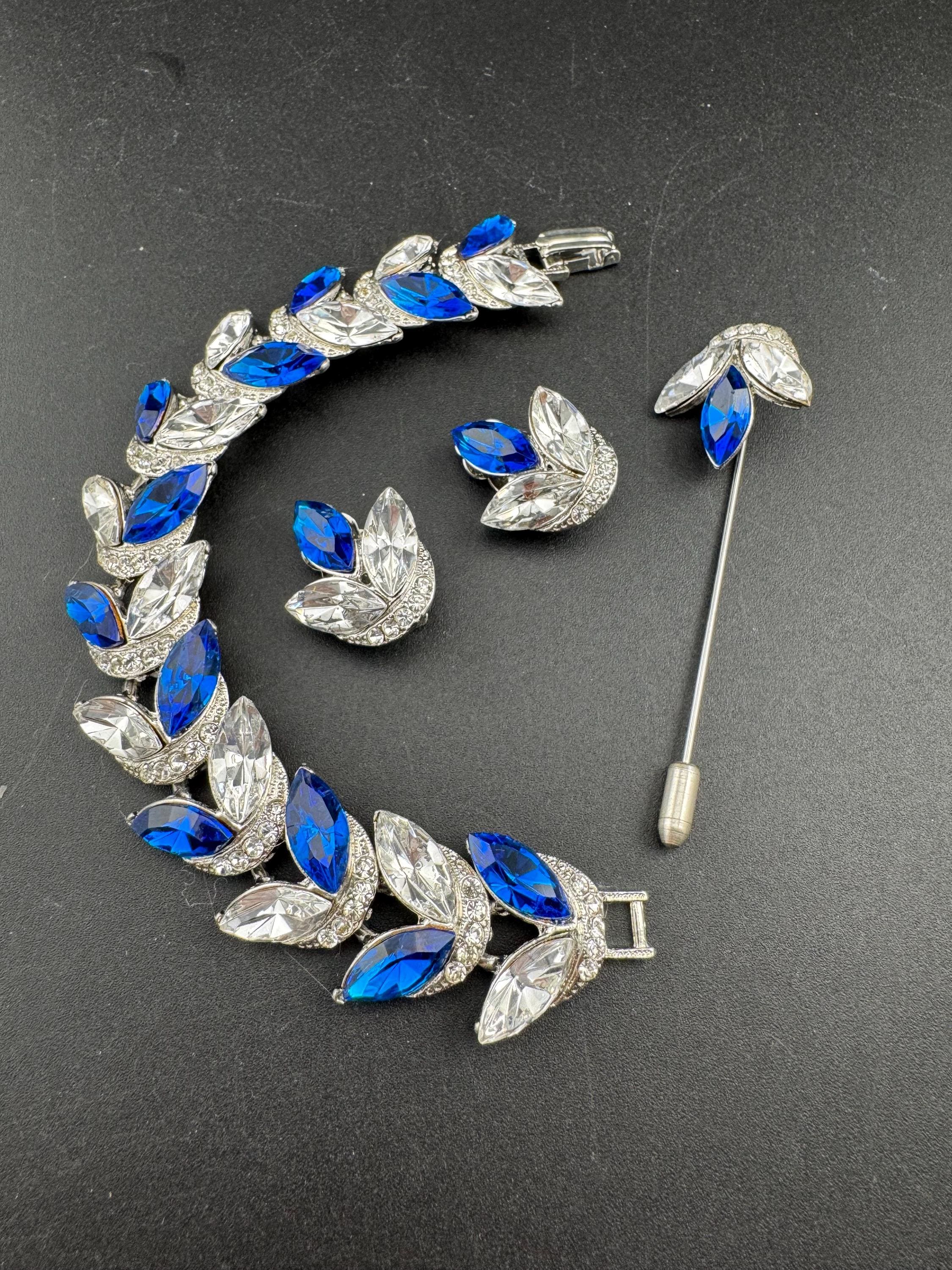 Vintage sapphire BLUE Swarovski crystal jewellery set, stick pin, bracelet and clip on earrings.