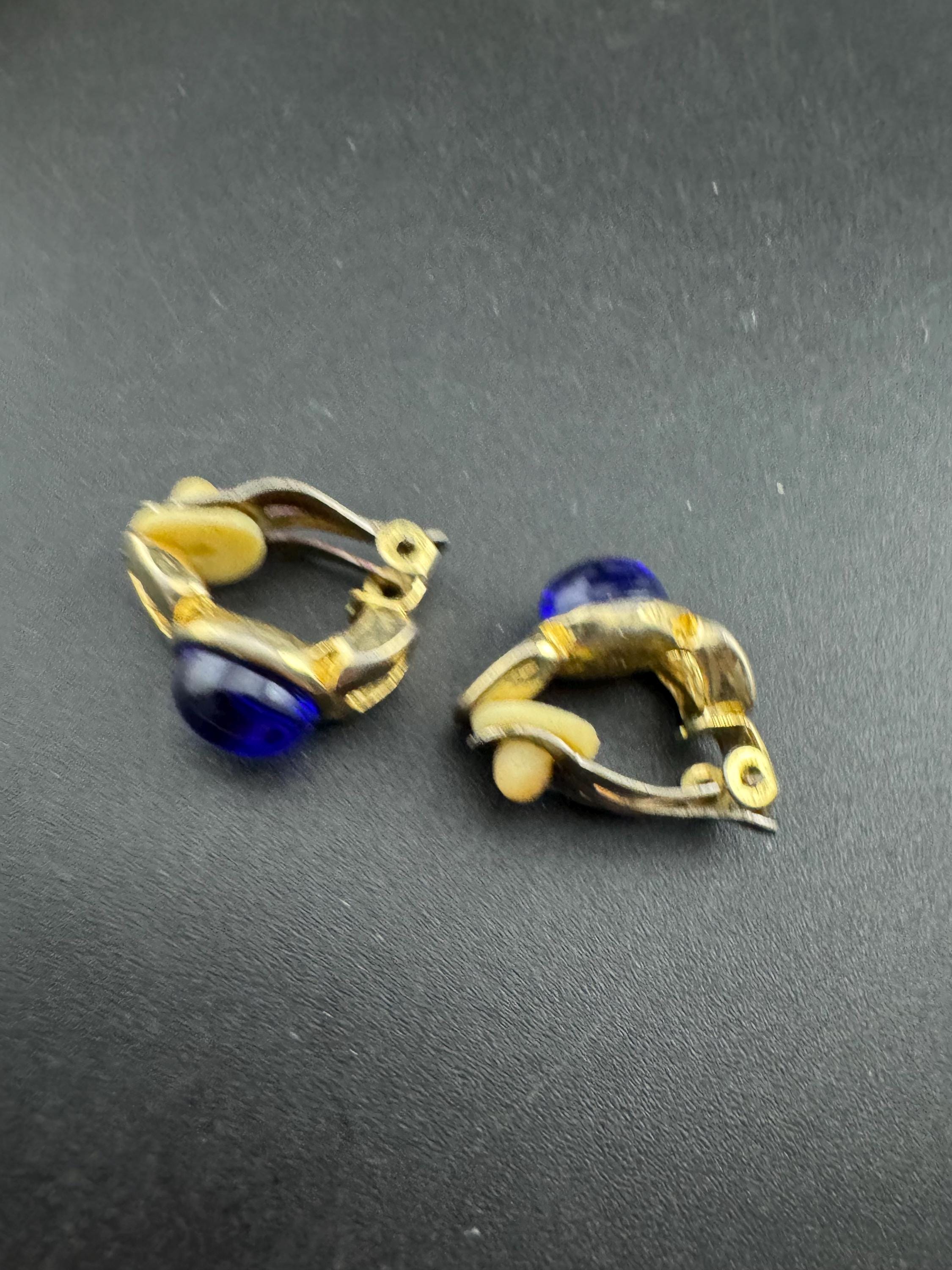 Vintage sapphire cabochon Clip On Earrings: oval half hoop Blue stones Gripoix style
