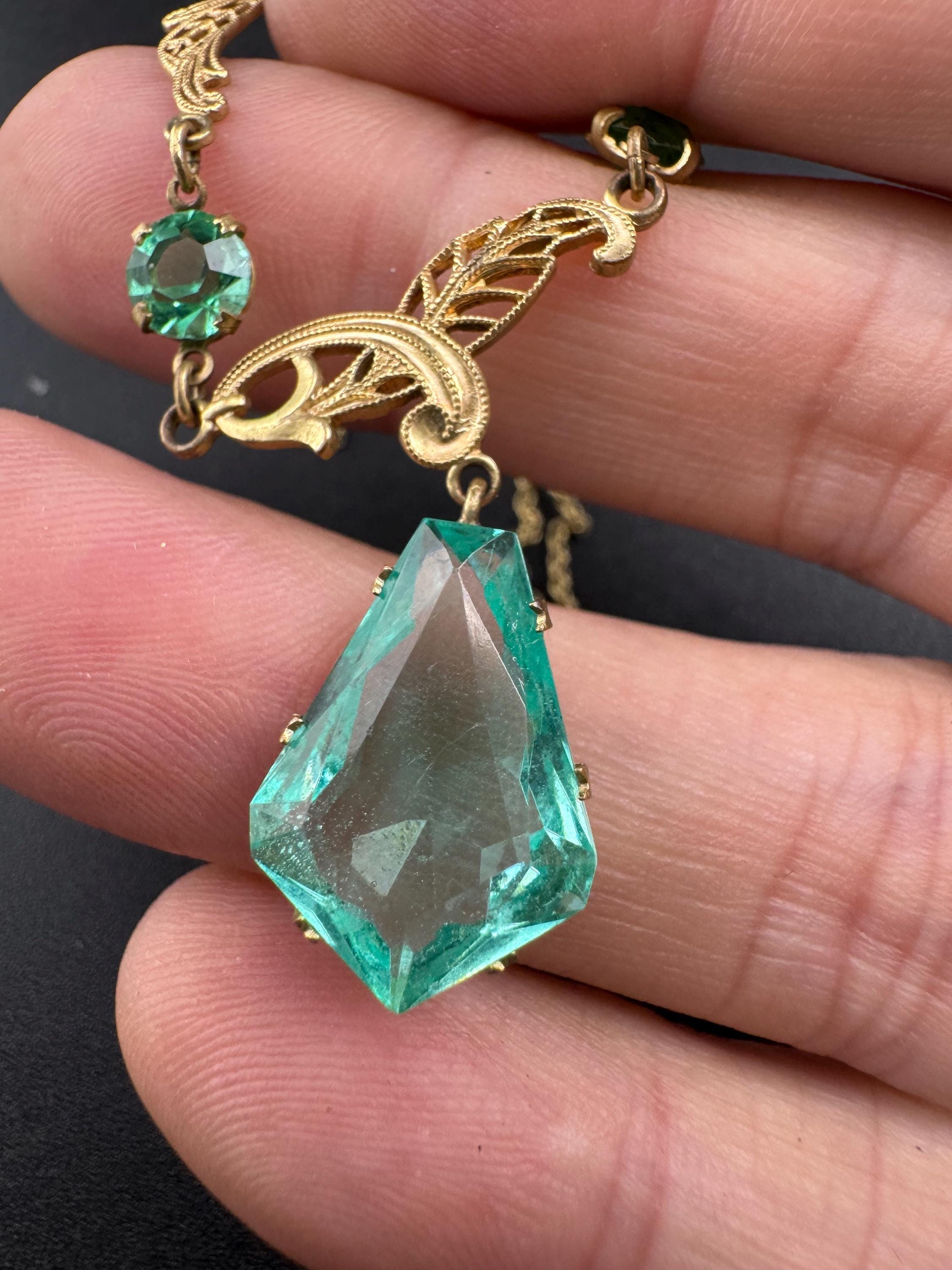 Rolled gold Art Deco emerald green teardrop pendant drop Necklace Antique