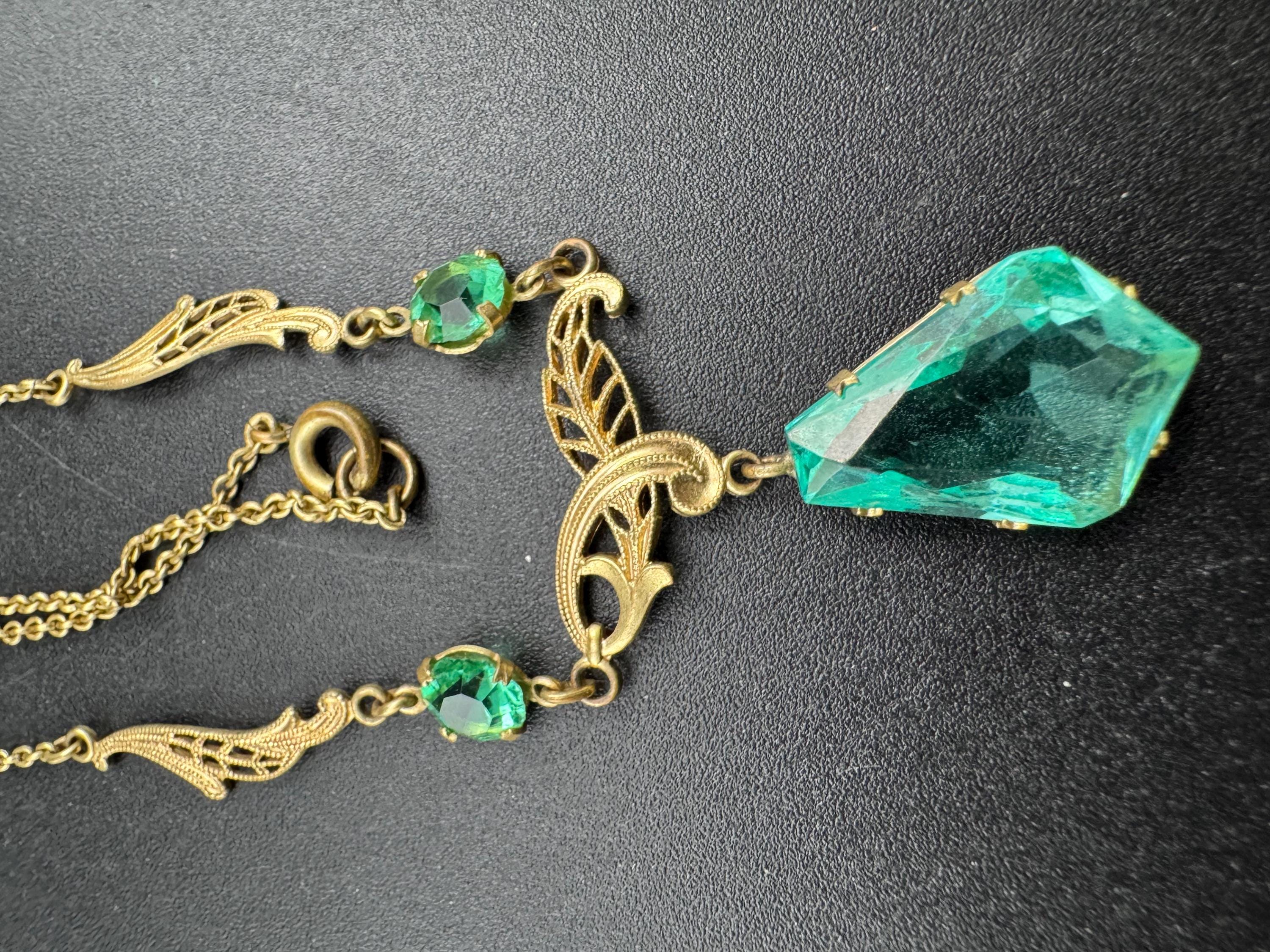 Rolled gold Art Deco emerald green teardrop pendant drop Necklace Antique