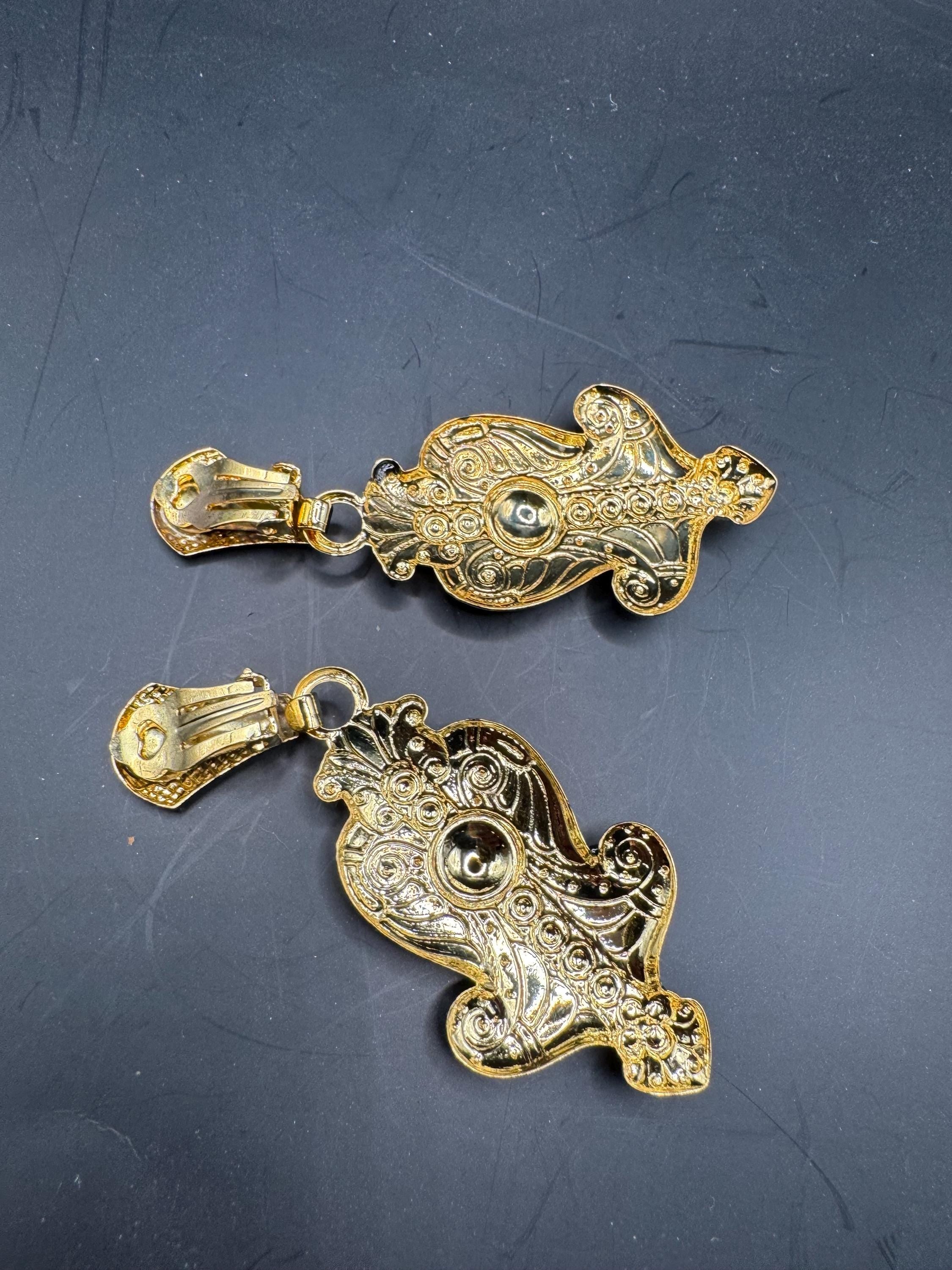 Vintage 80s antique Gold door knocker drop clip on earrings, embossed metal unused