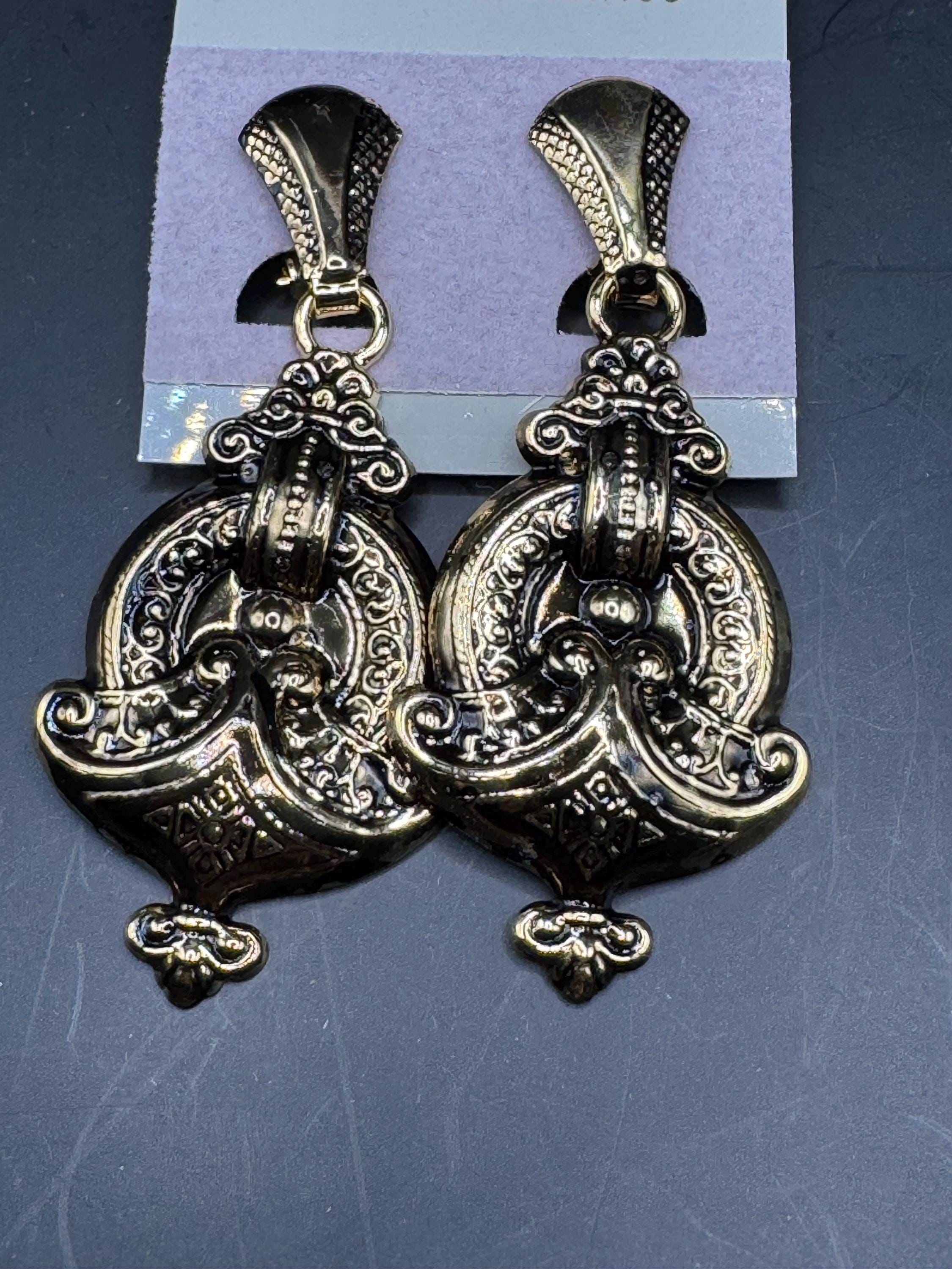 Vintage 80s 7cm antique Gold door knocker drop clip on earrings, embossed metal unused