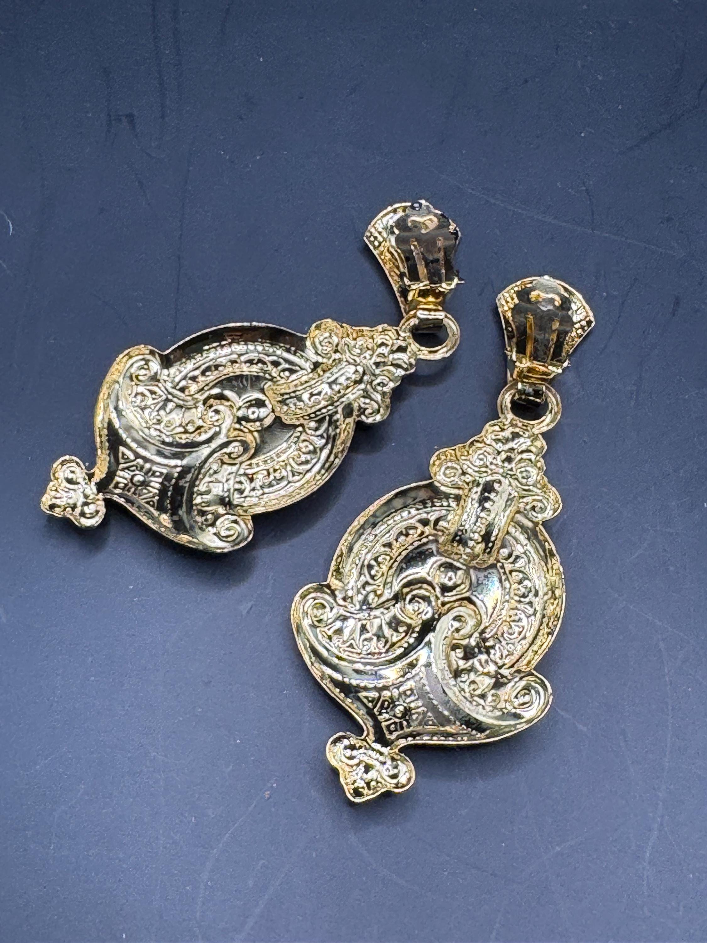 Vintage 80s 7cm antique Gold door knocker drop clip on earrings, embossed metal unused
