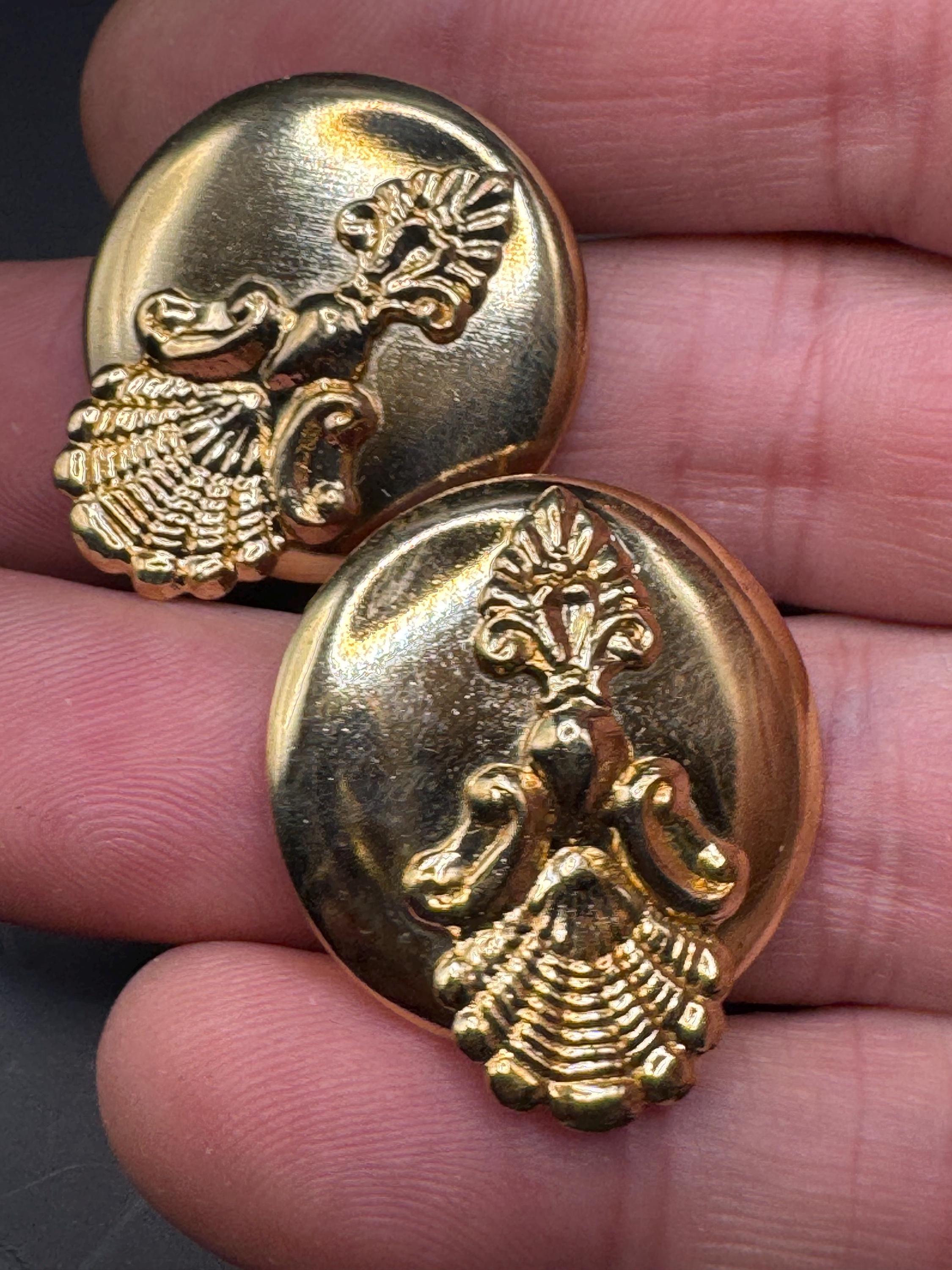 3cm gold ornate disc button stud earrings, oversized embossed metal 1980s for pierced ears
