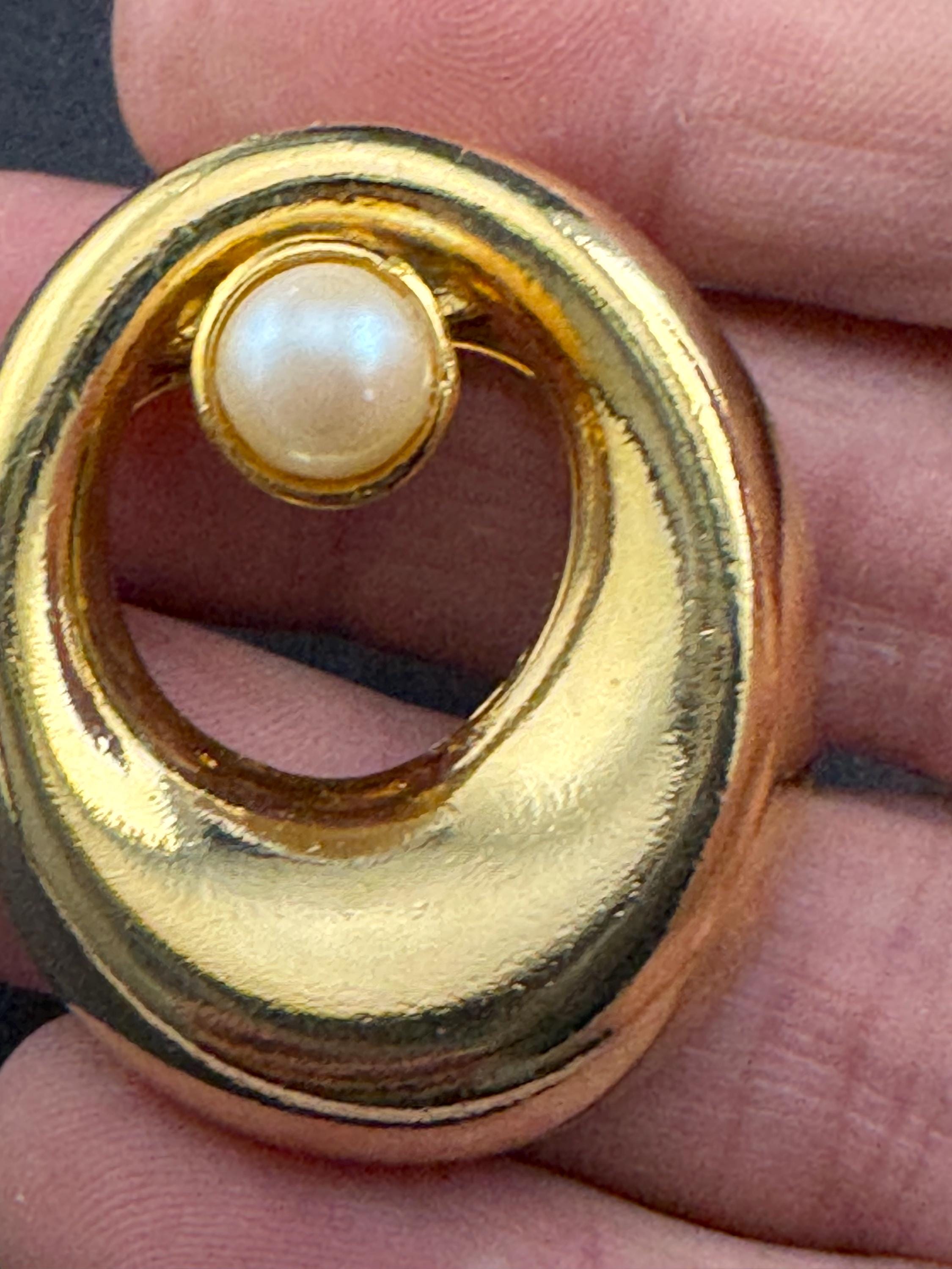 Vintage gold Faux Pearl oval Scarf Clip, 1980s unused