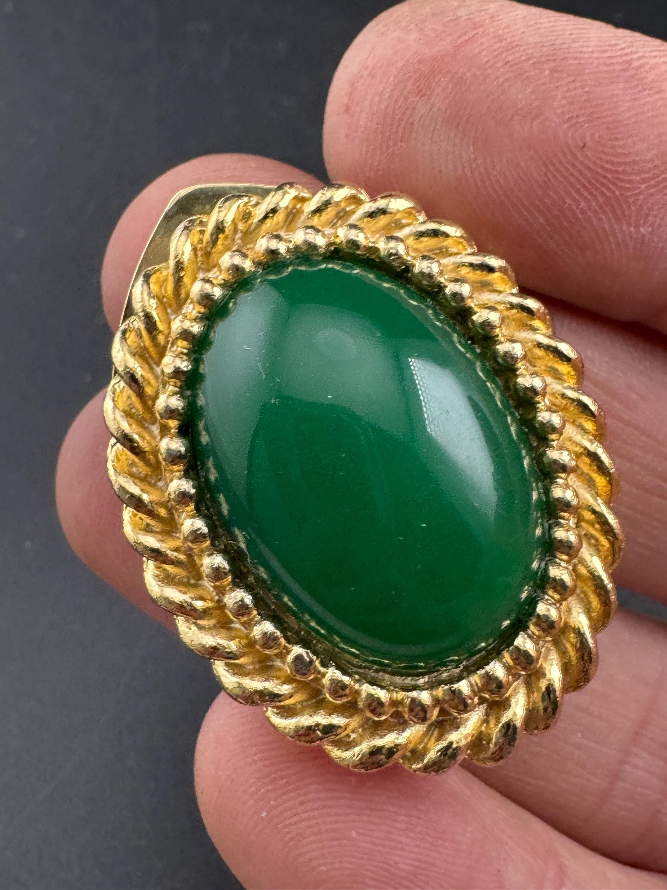 Vintage emerald green and gold Scarf Clip: oval cabochon
