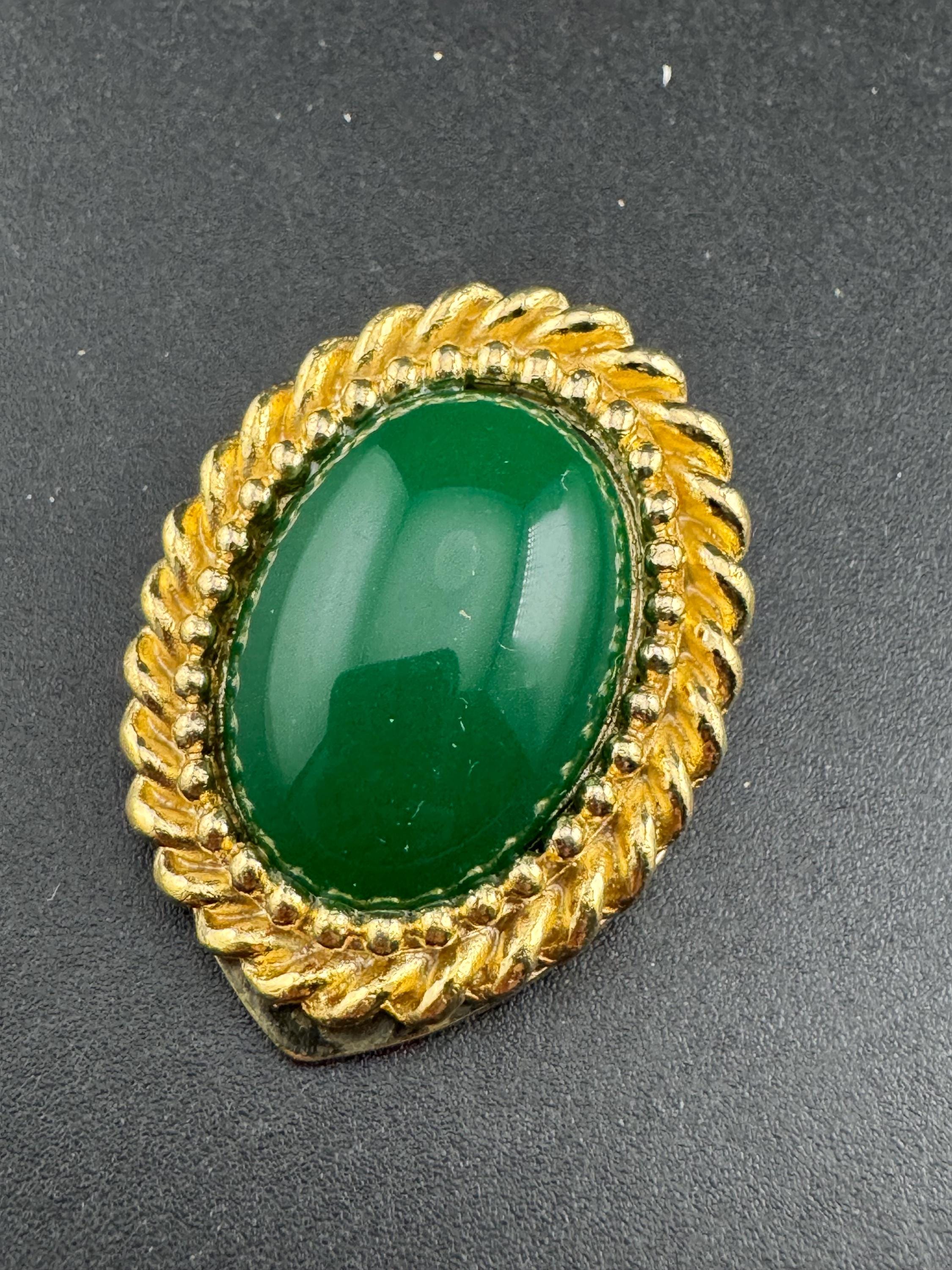 Vintage emerald green and gold Scarf Clip: oval cabochon