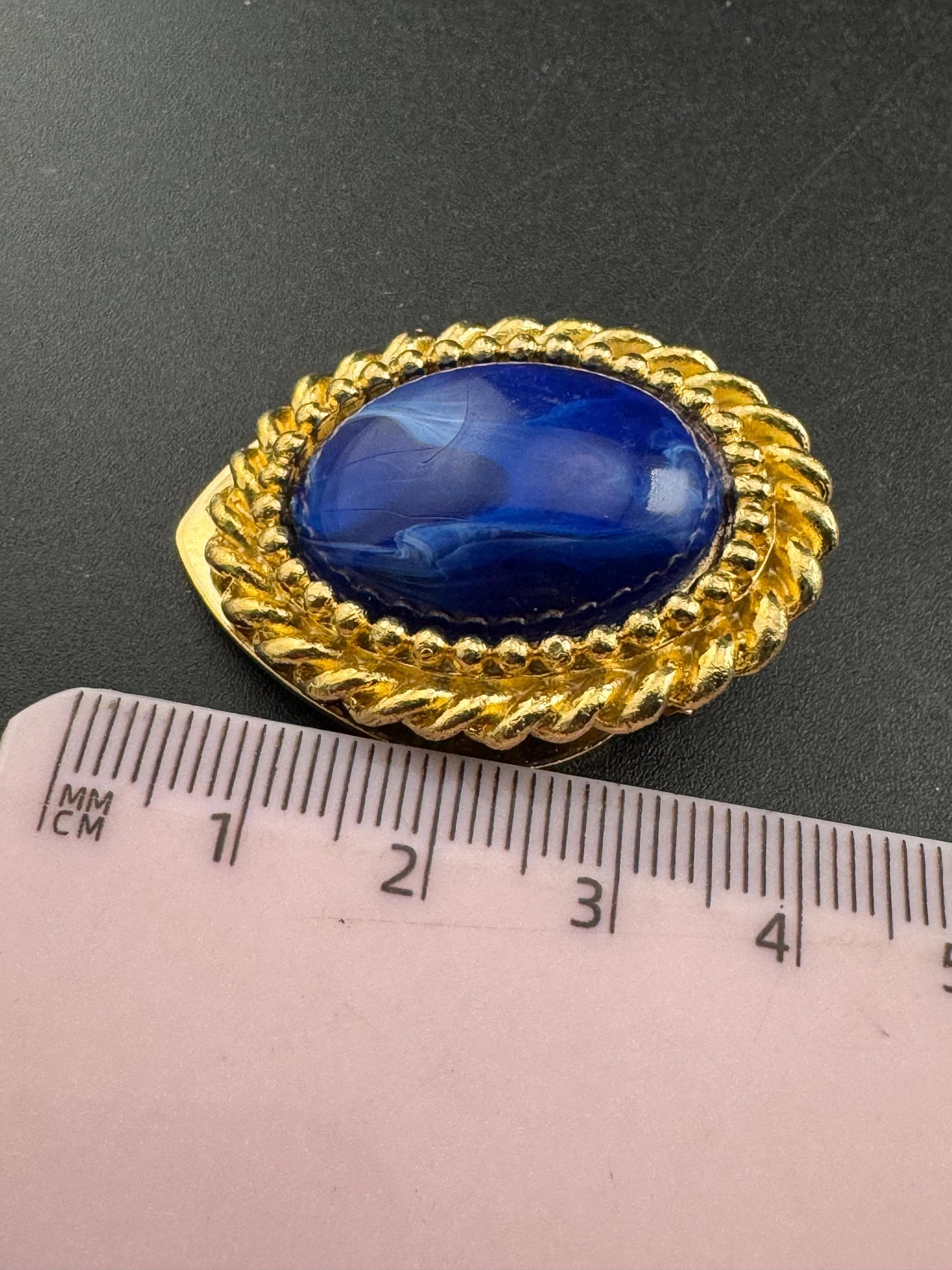 Gold rope edge bright blue cabochon Oval Scarf ring , unused 1980s