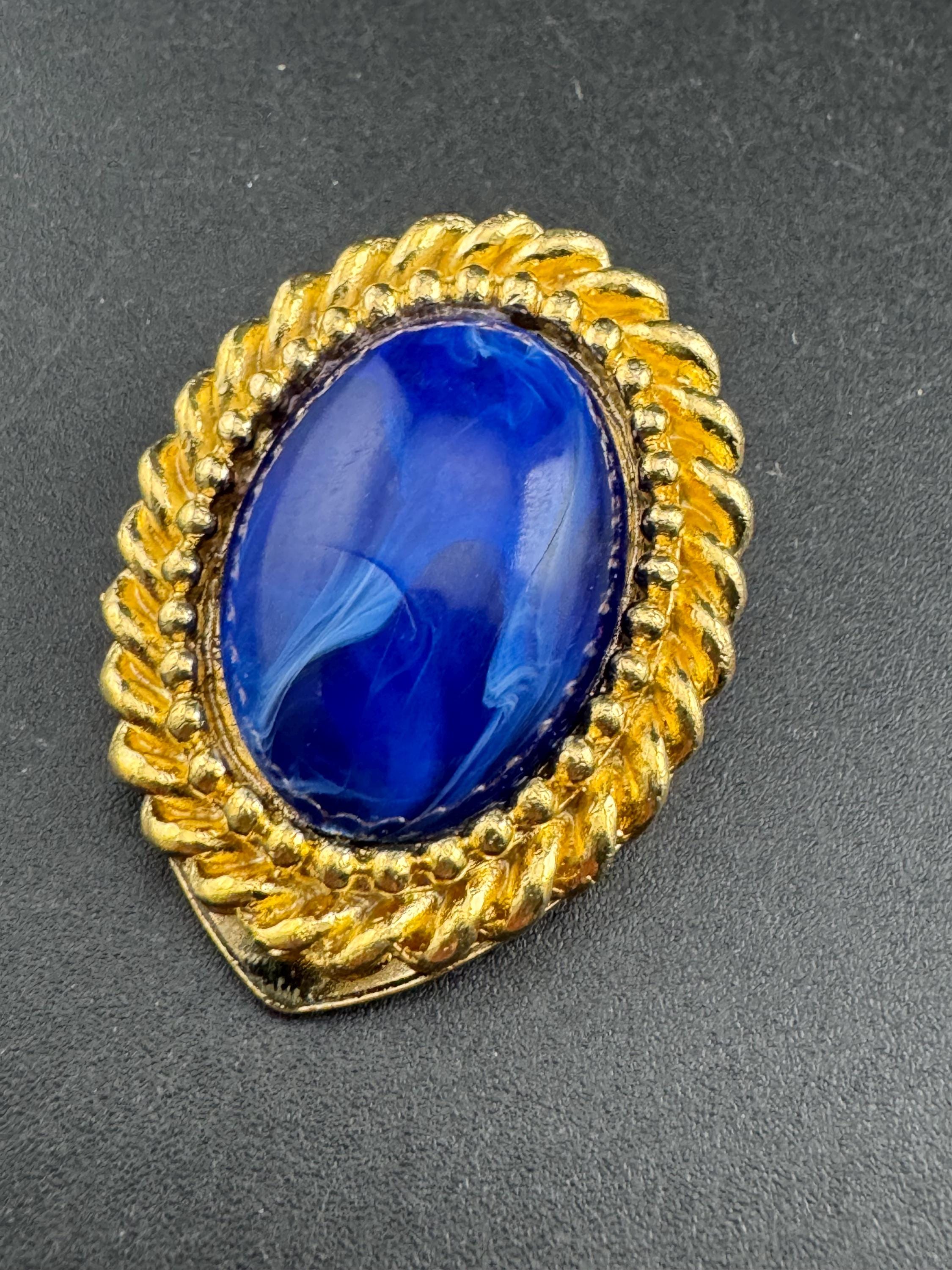 Gold rope edge bright blue cabochon Oval Scarf ring , unused 1980s