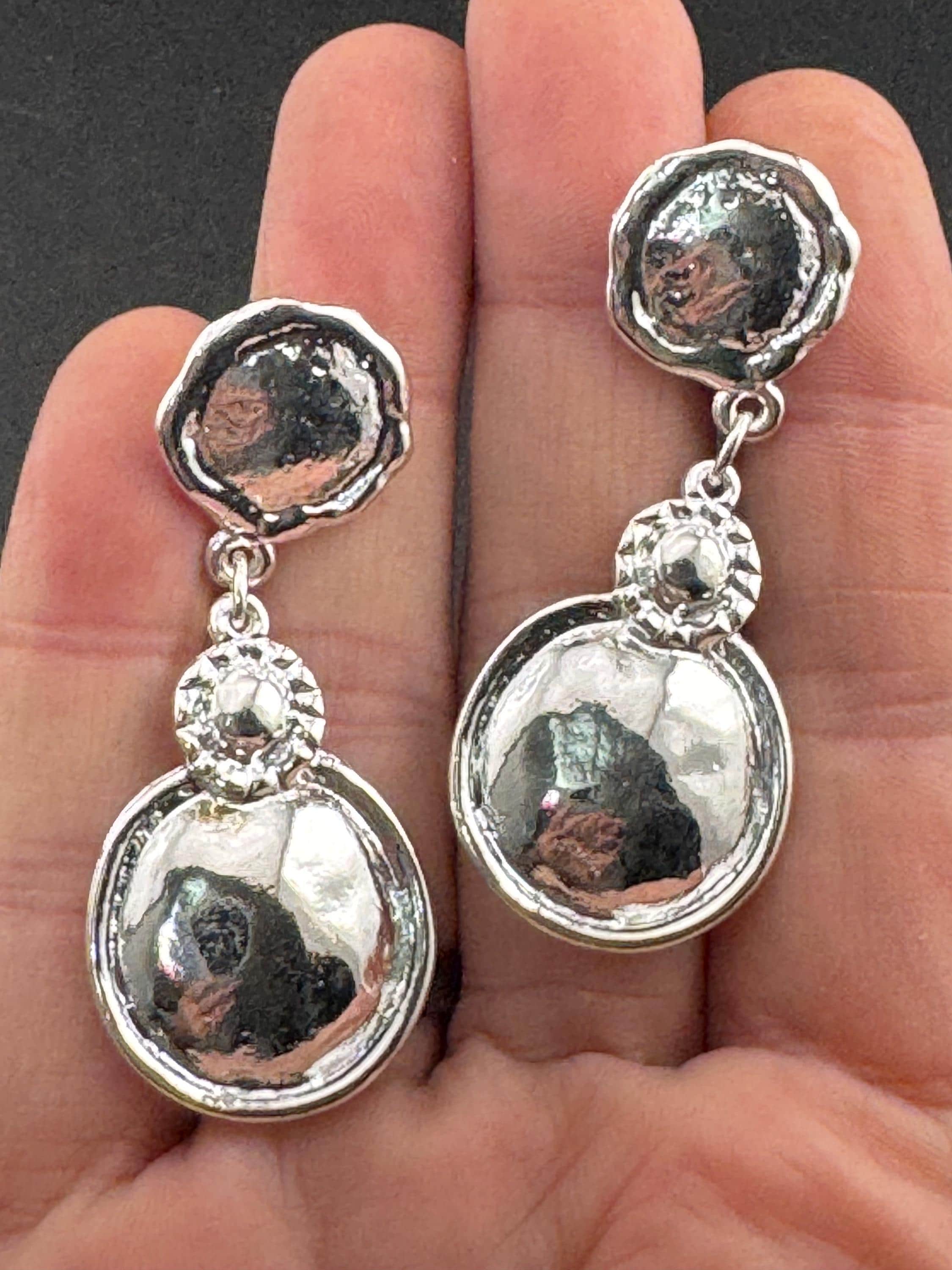 Matt silver Etruscan dangly drop disc earrings for pierced ears