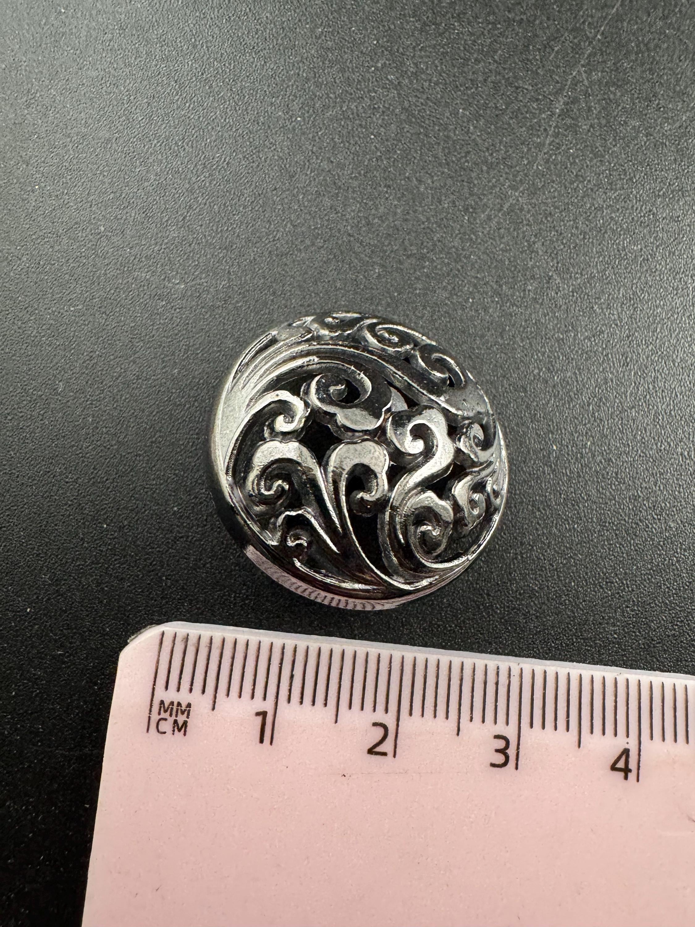 25mm openwork domed buttons, pack of 5 in gold or steel grey metal
