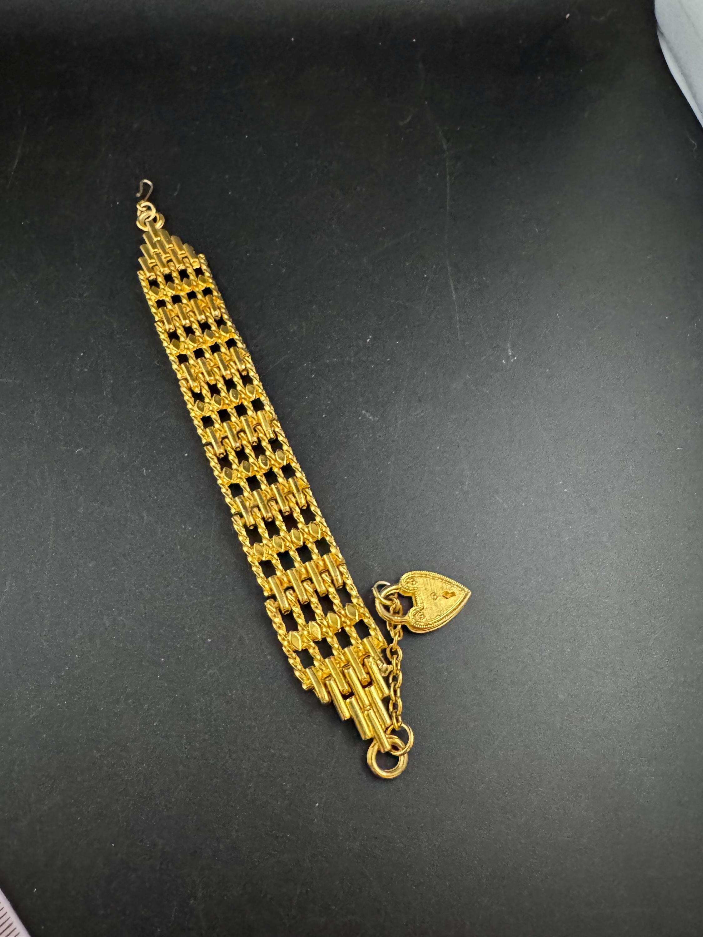 Retro 5 bar gate bracelet with heart padlock, gold tone