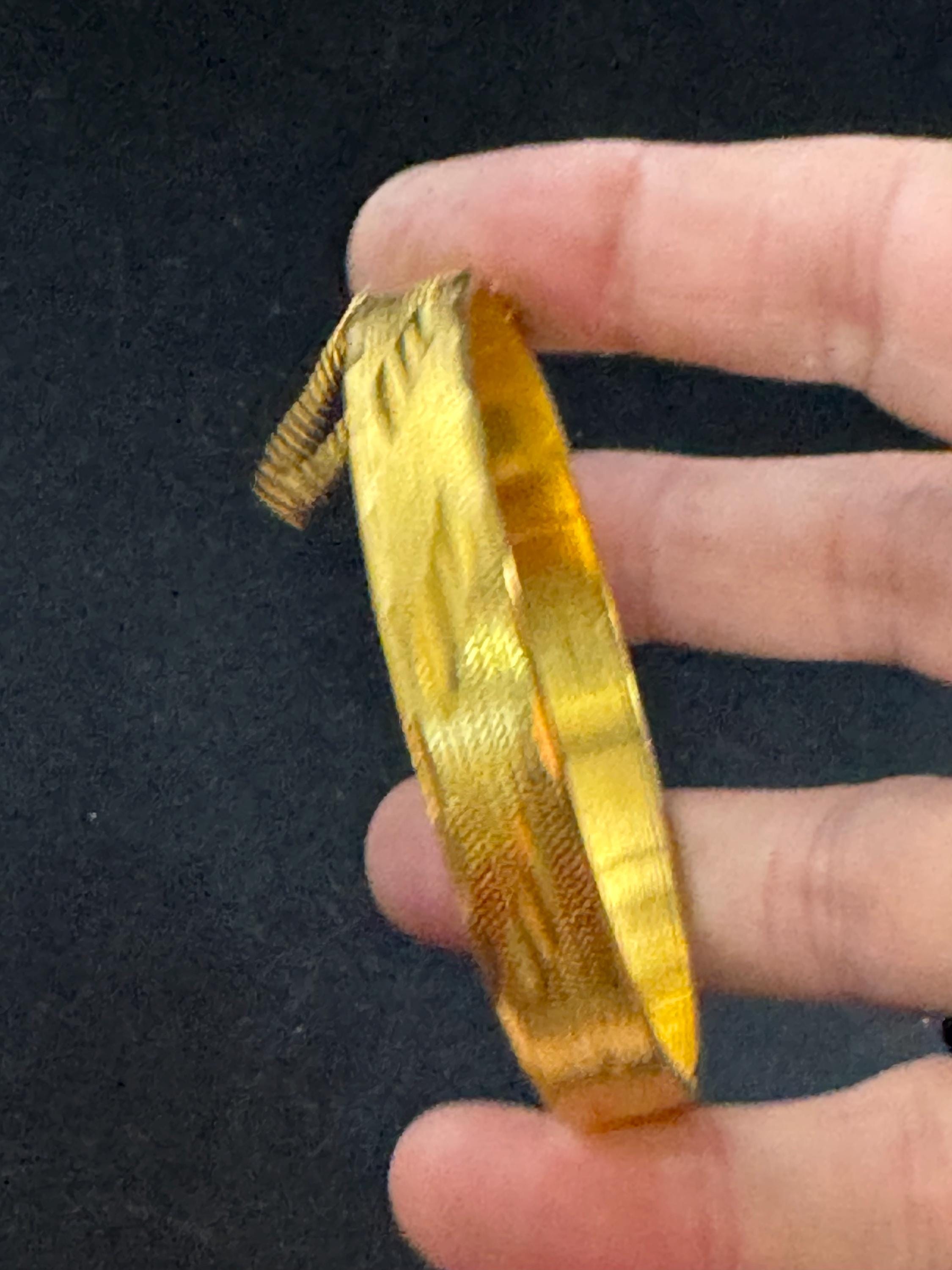 18K RGP 1980s Vintage Stamped Gold plated Hinged etched Bangle