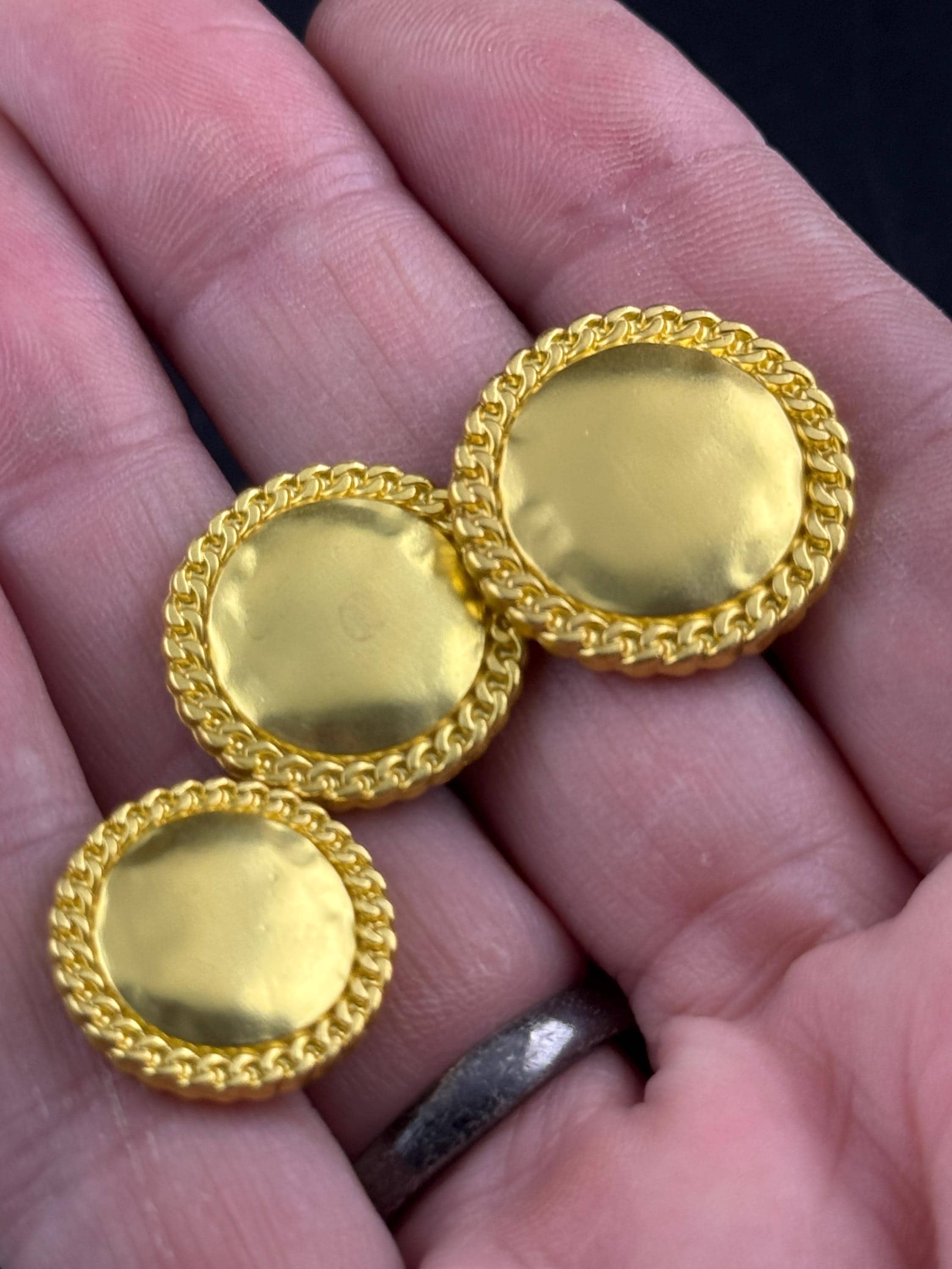 Matt gold chain edge buttons, 3 sizes bright yellow metal