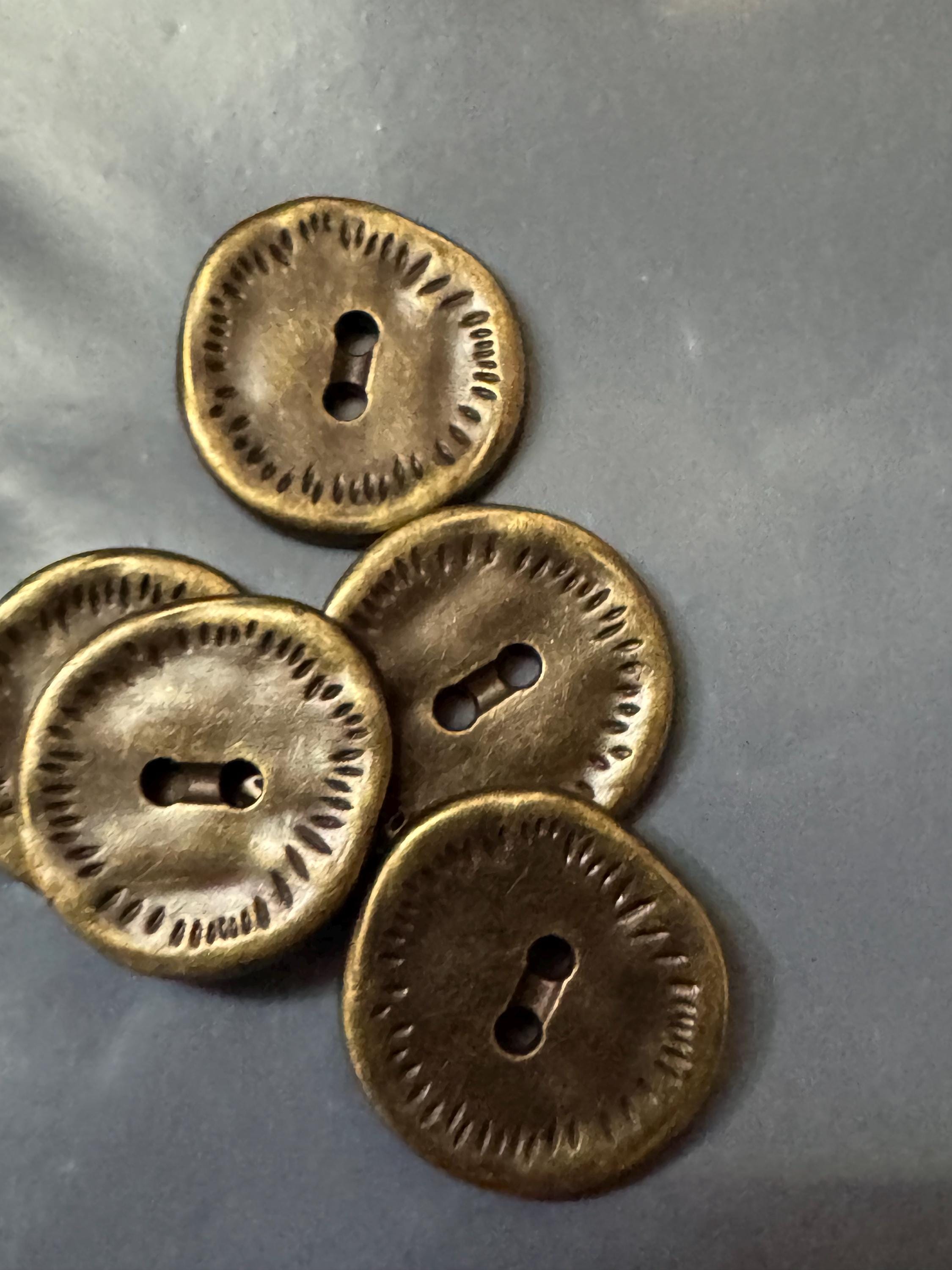 18mm bronze buttons (5pc) , weighty dark gold metal buttons 2 hole, sewing