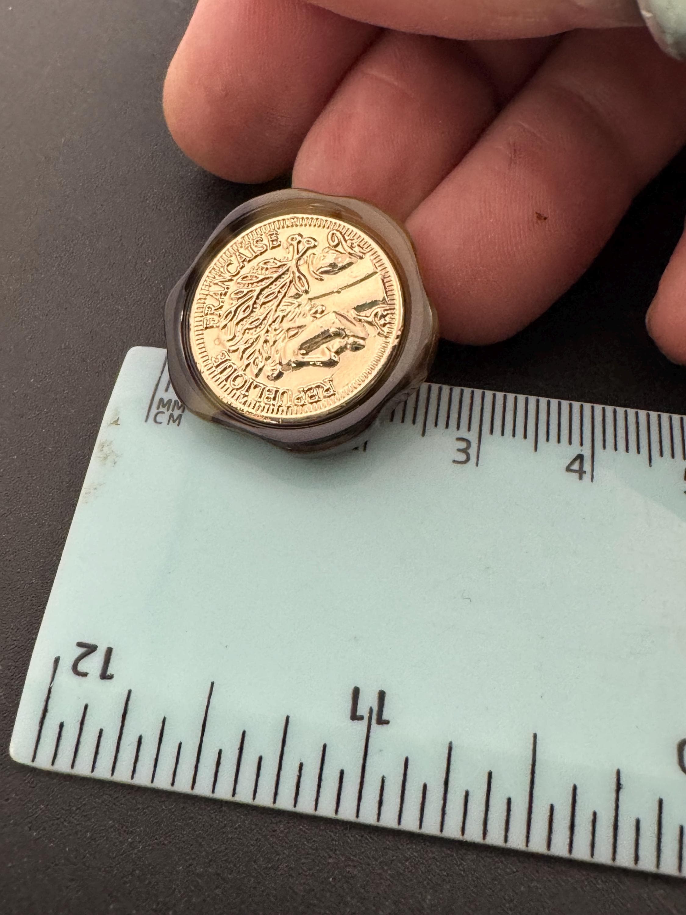 Gold coin buttons tortoiseshell mid brown acrylic surround, choose size 25mm or 18mm ( 5pcs)