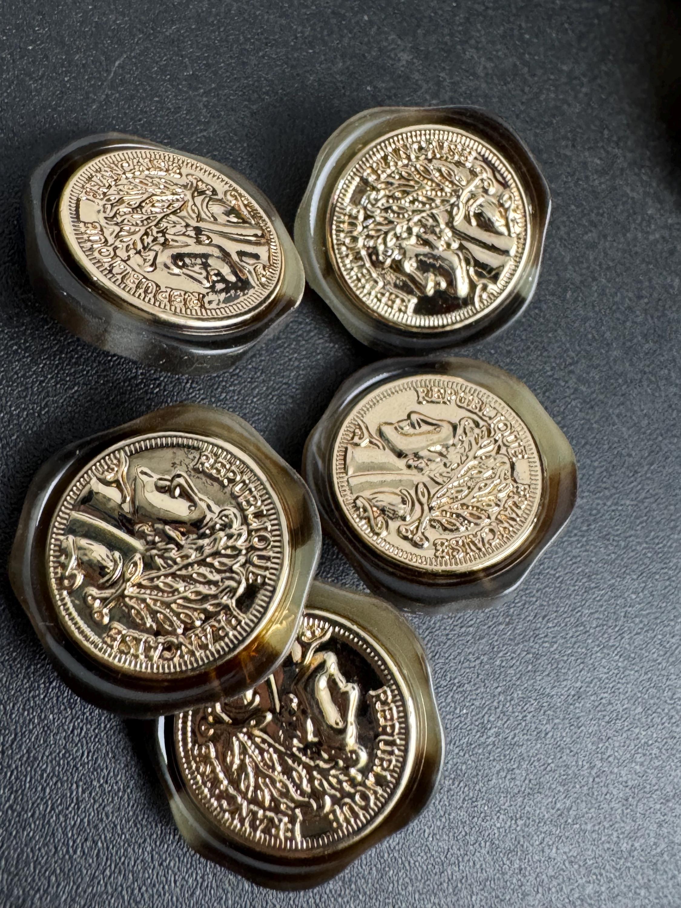Gold coin buttons tortoiseshell mid brown acrylic surround, choose size 25mm or 18mm ( 5pcs)