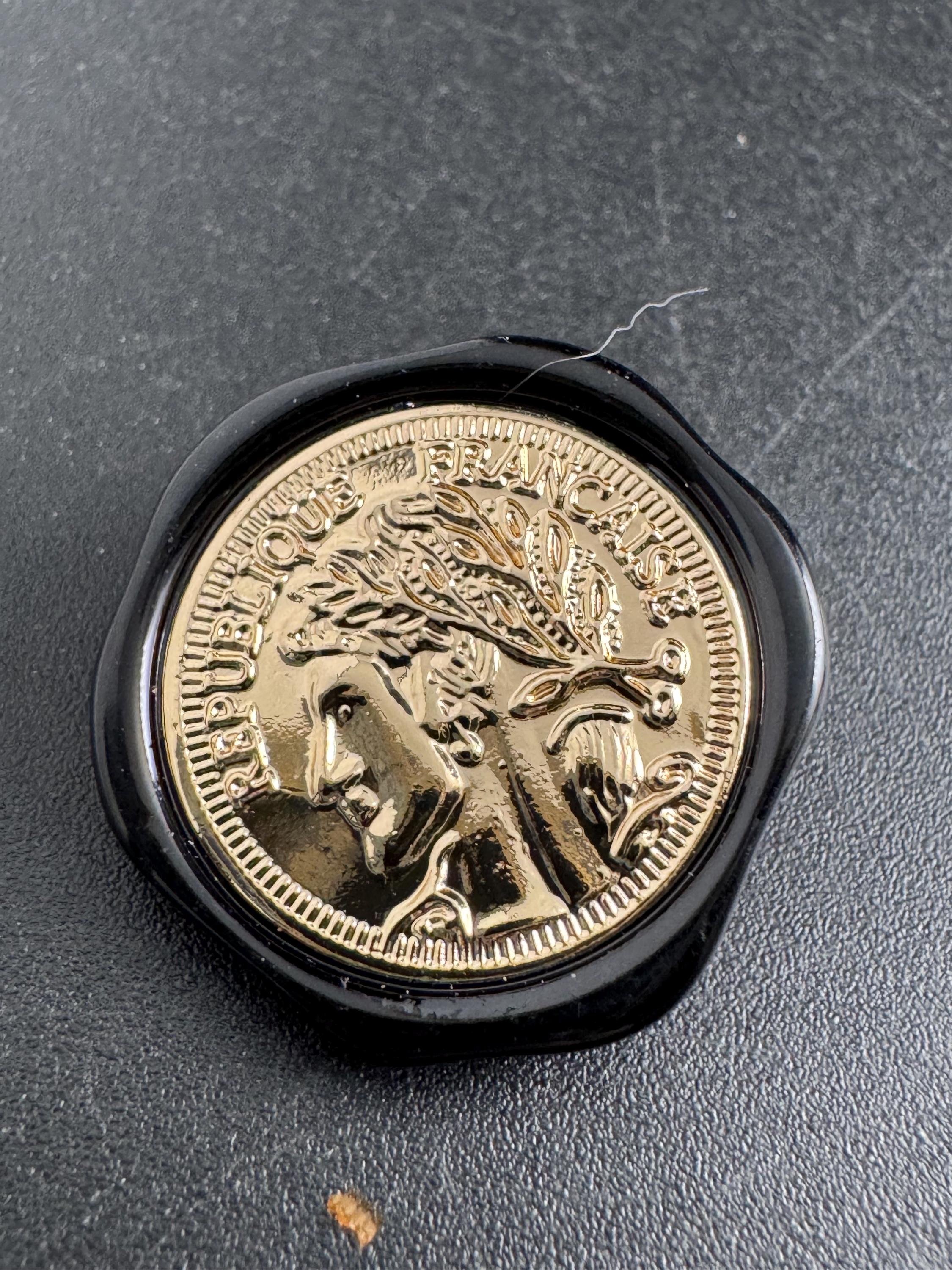 Gold coin buttons tortoiseshell black acrylic surround, choose size 25mm or 18mm ( 5pcs)