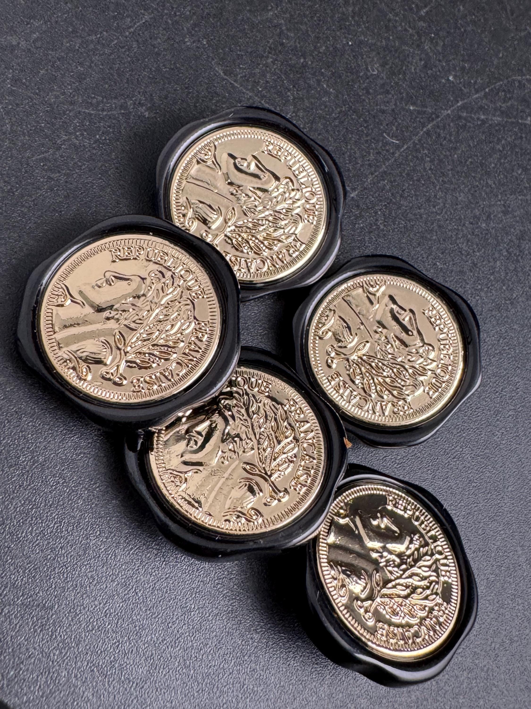 Gold coin buttons tortoiseshell black acrylic surround, choose size 25mm or 18mm ( 5pcs)