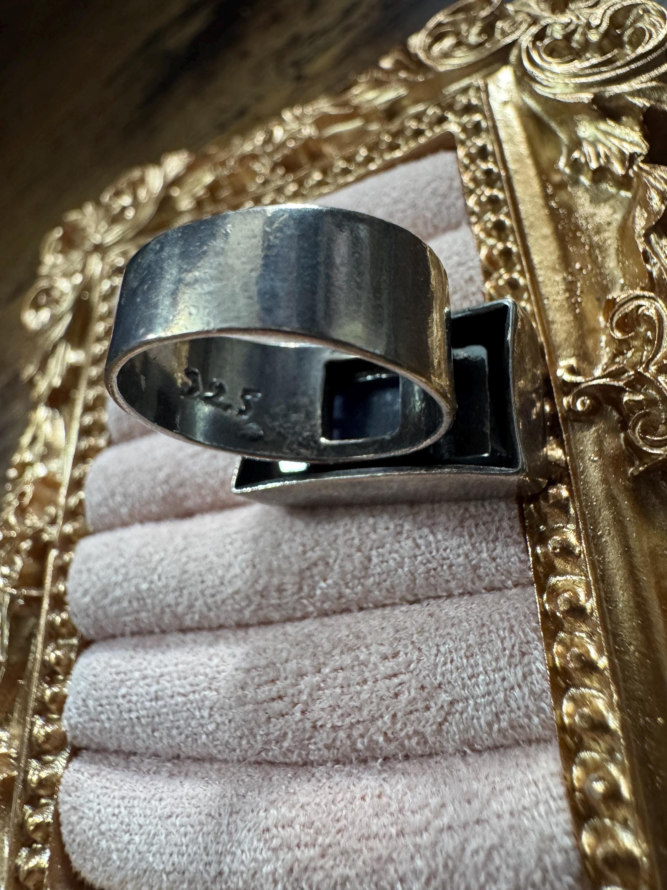 Uk Size M.5 925 ring with blue gemstone, modernist Sterling silver