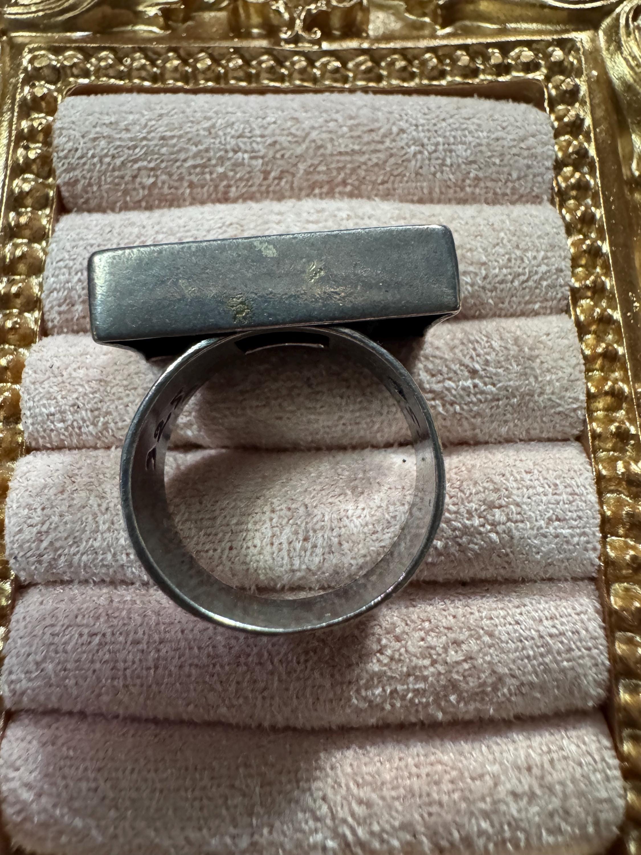 Uk Size M.5 925 ring with blue gemstone, modernist Sterling silver