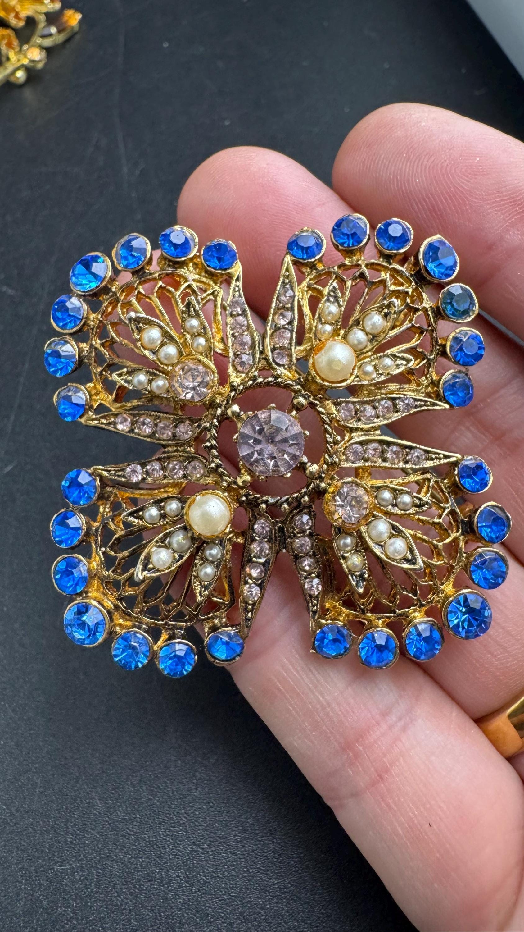 Hollywood blue Sapphire diamanté Brooch, gold tone with seed pearls vintage