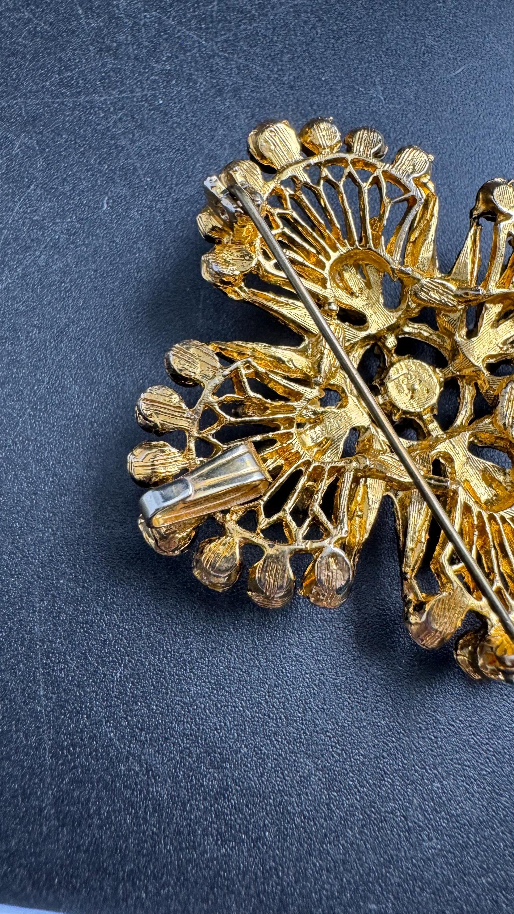 Hollywood blue Sapphire diamanté Brooch, gold tone with seed pearls vintage