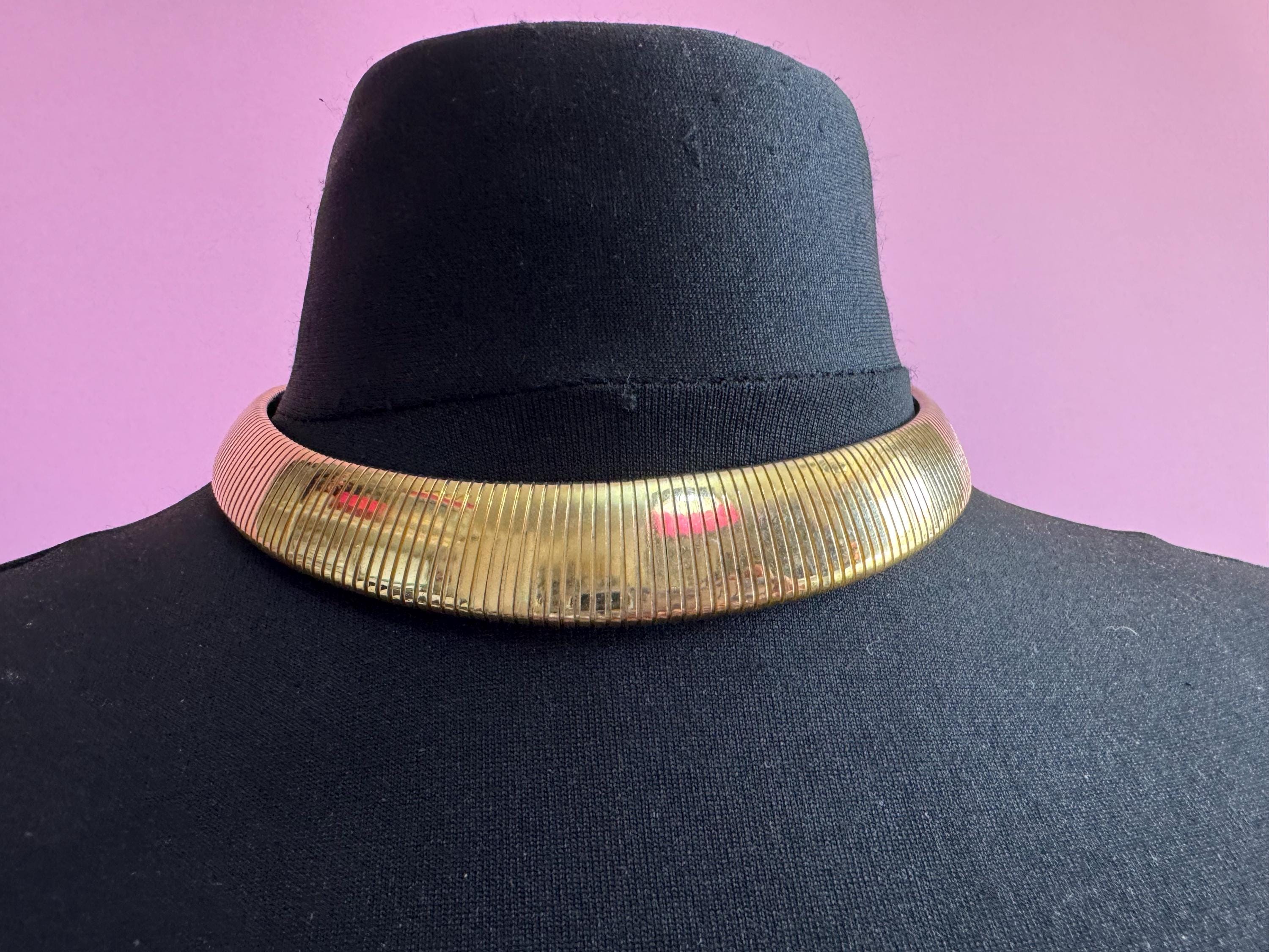 Wide gold omega choker necklace, statement piece 80s vintage