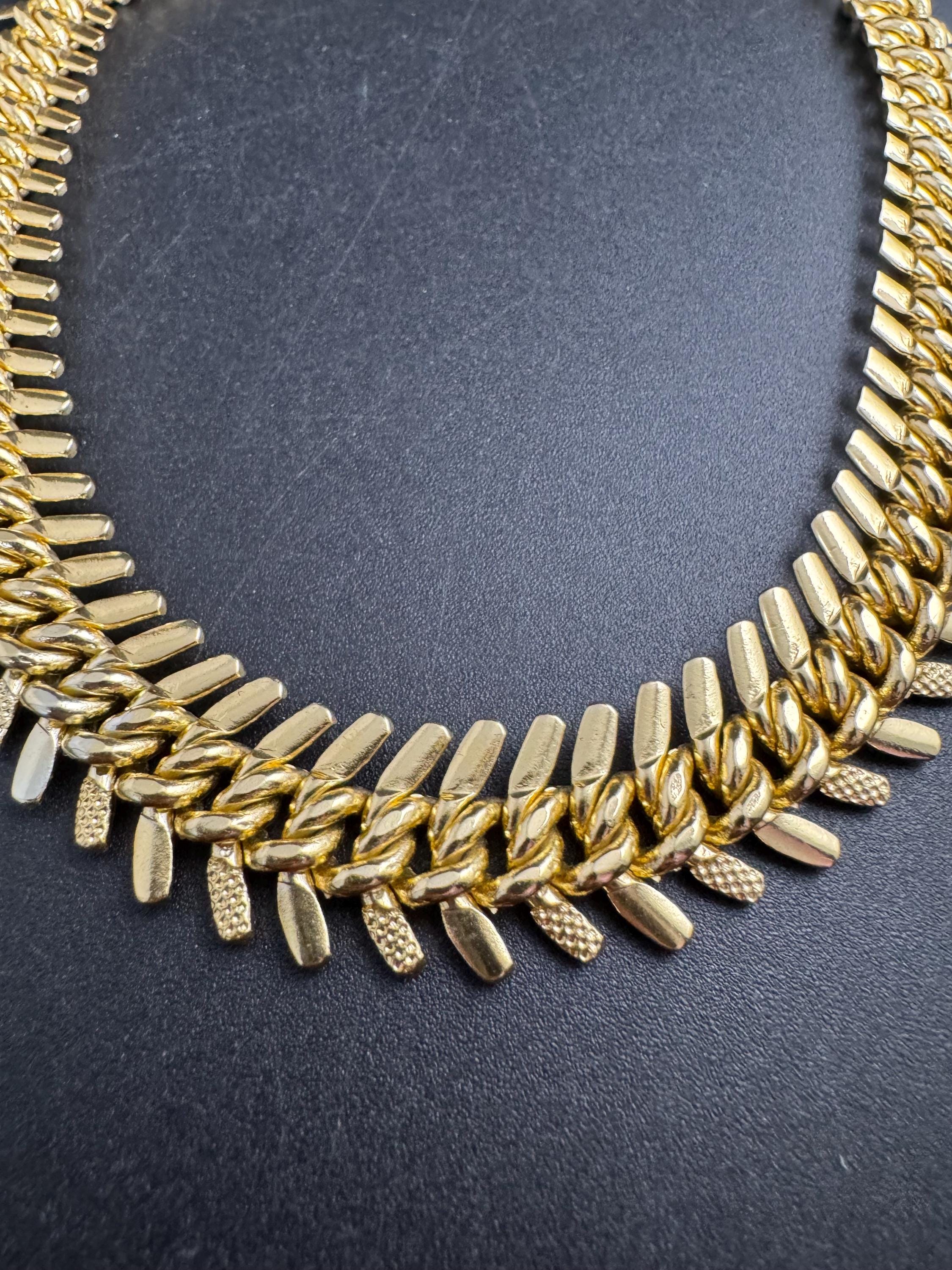 Vintage Gold Tone herringbone Choker, chevron Necklace - 40cm Petite Fit