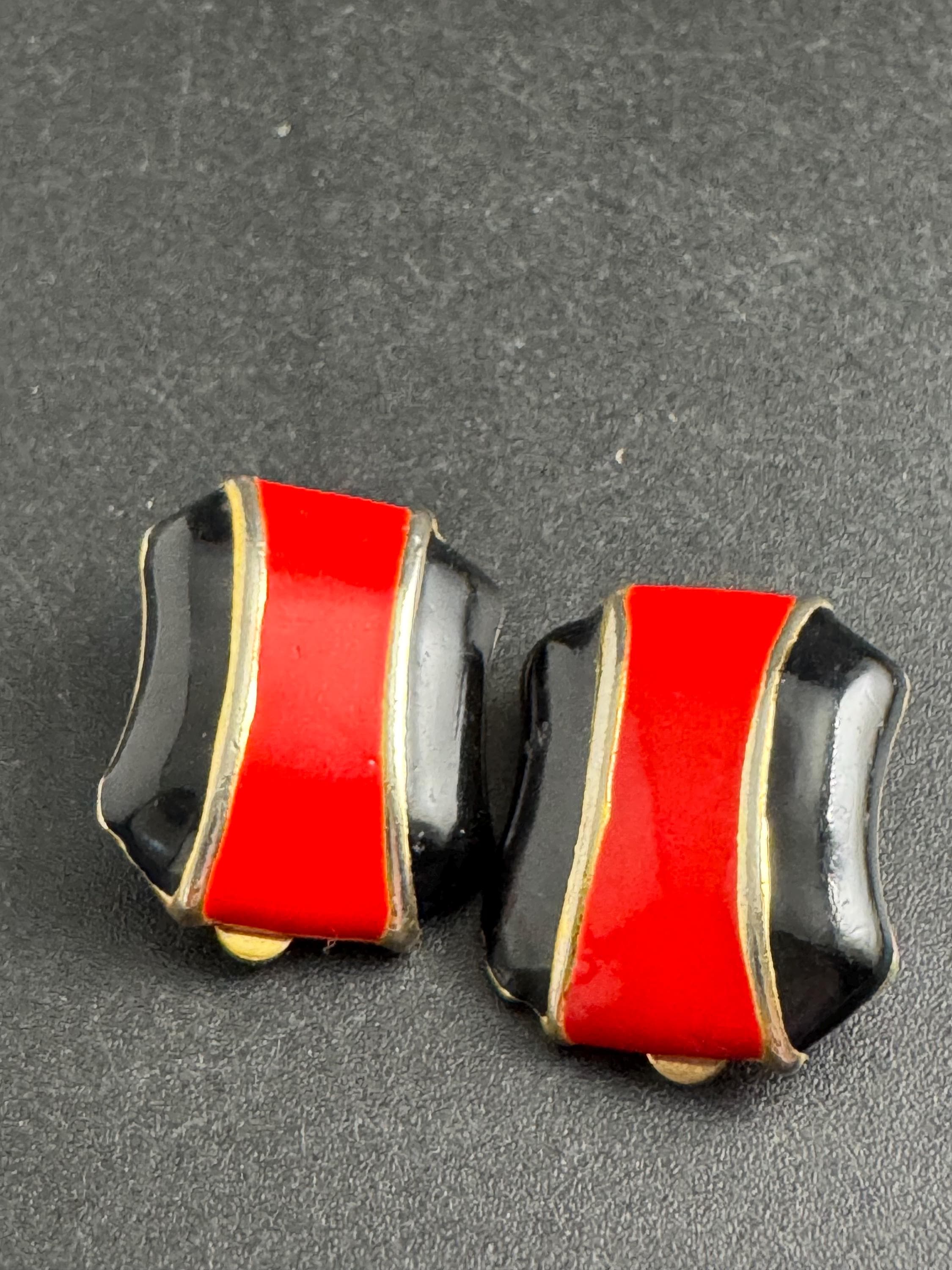 Red black Enamel Clip On Earrings: vintage gold tone
