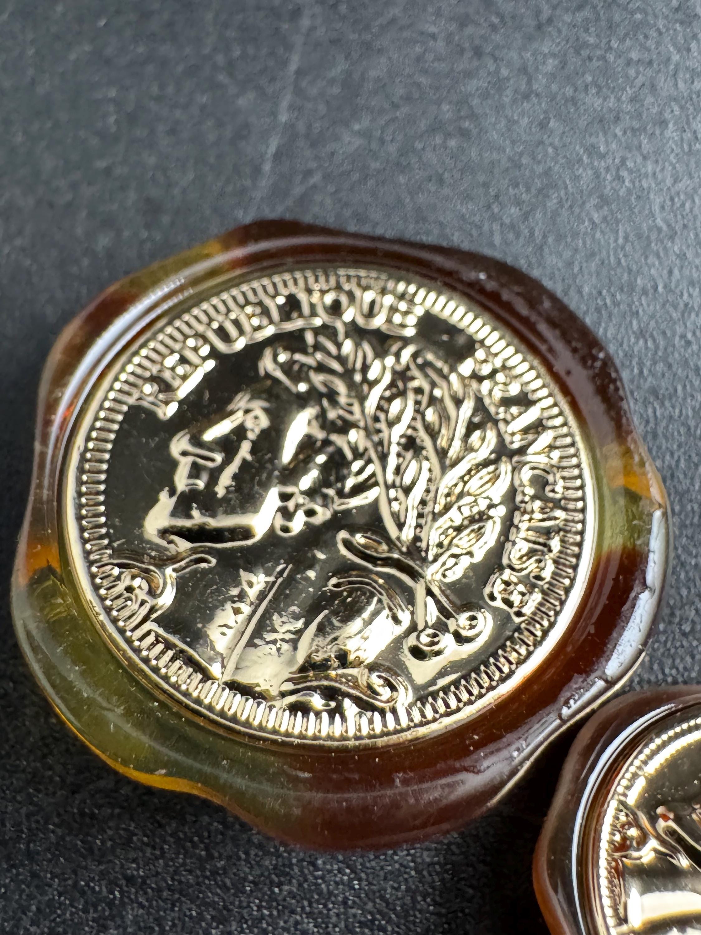 Gold coin buttons tortoiseshell light brown acrylic surround, choose size 25mm or 18mm ( 5pcs)