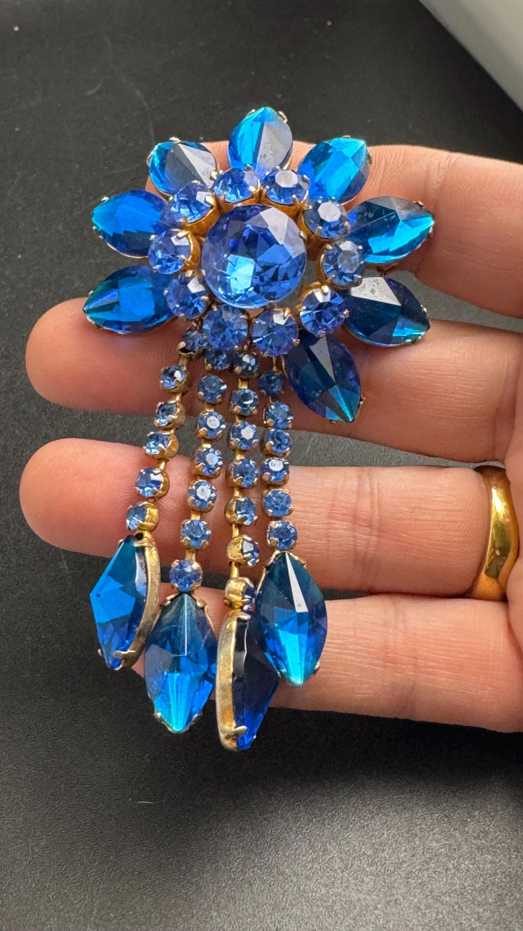 cobalt blue Sapphire diamanté Brooch, gold tone vintage