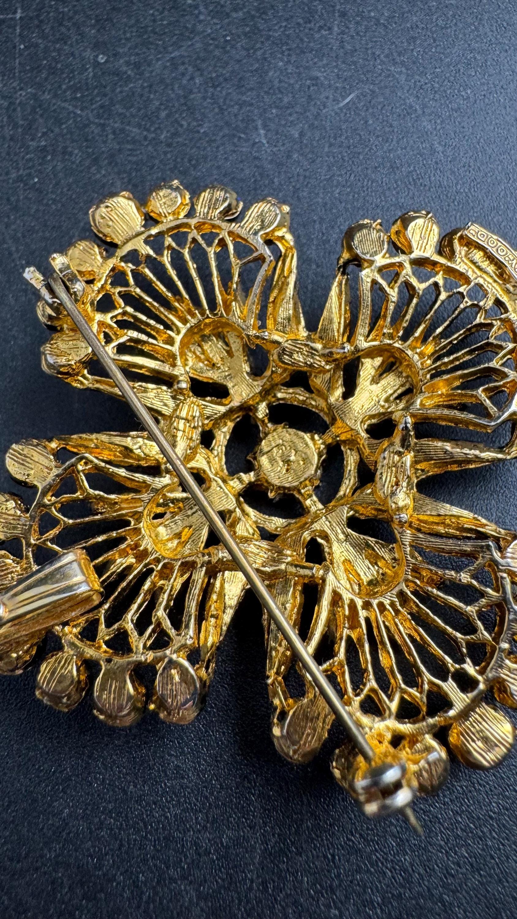 Hollywood blue Sapphire diamanté Brooch, gold tone with seed pearls vintage