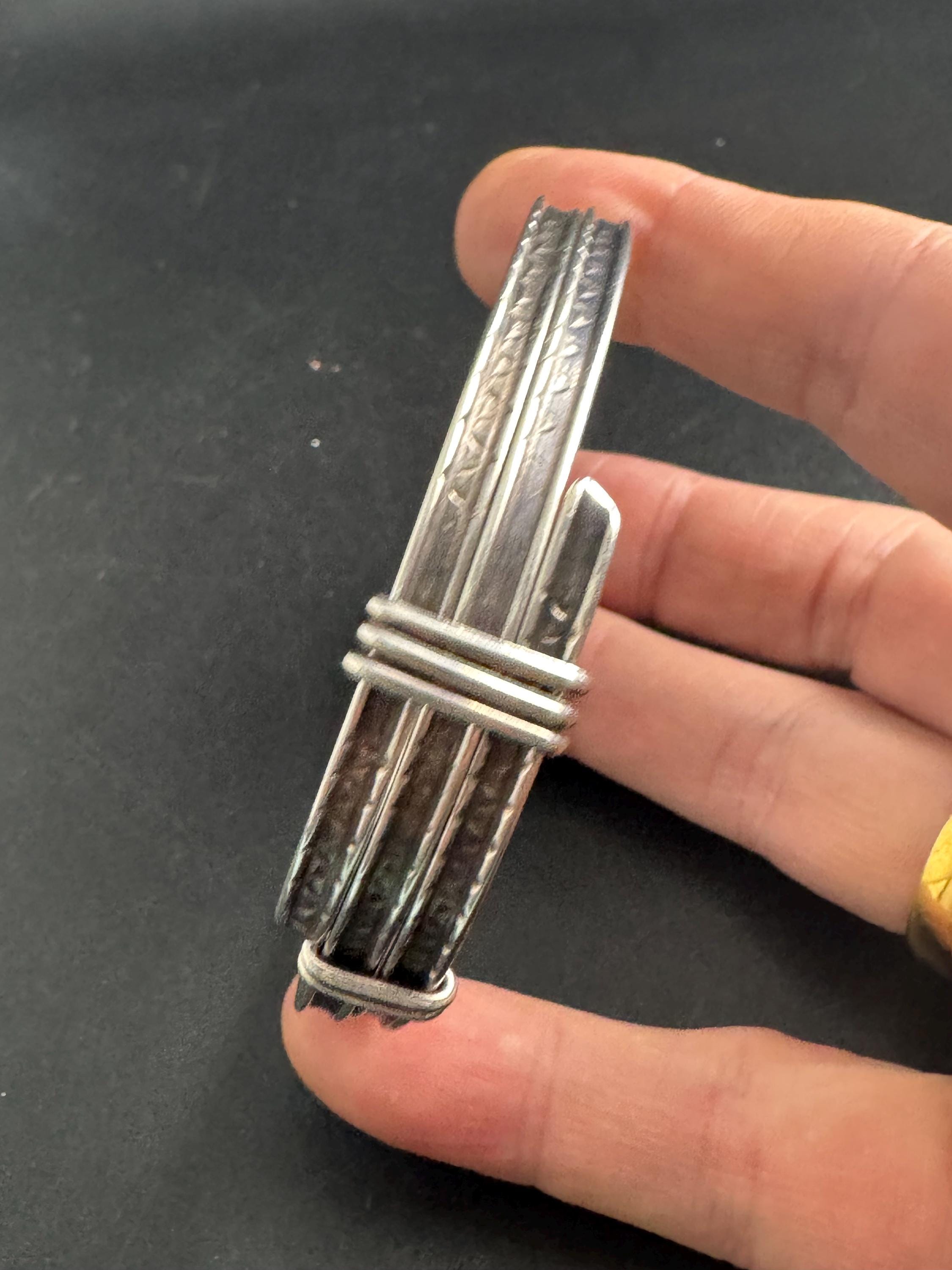 925 Sterling silver modernist bangle, adjustable fit 21.9 grams