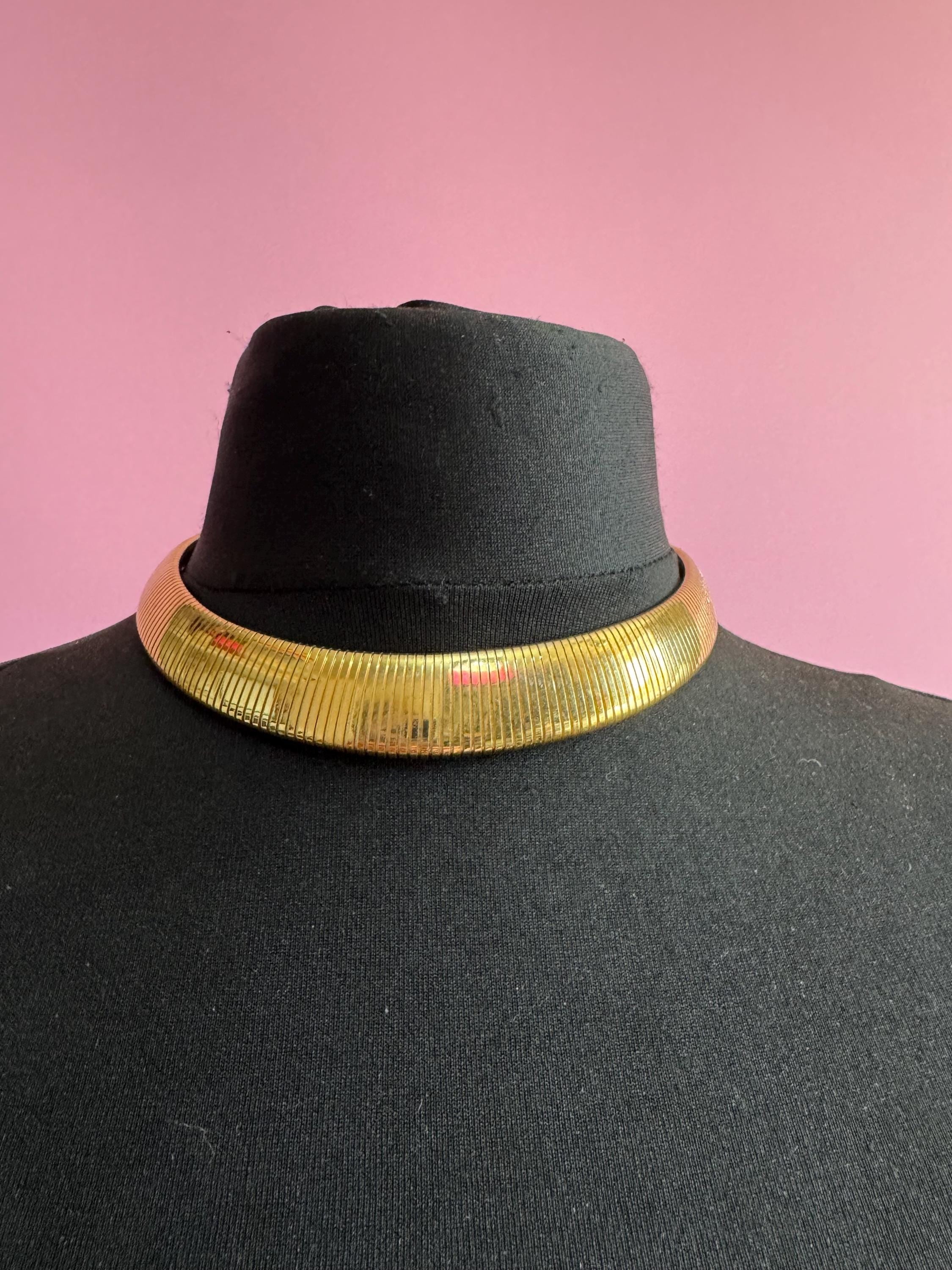 Wide gold omega choker necklace, statement piece 80s vintage
