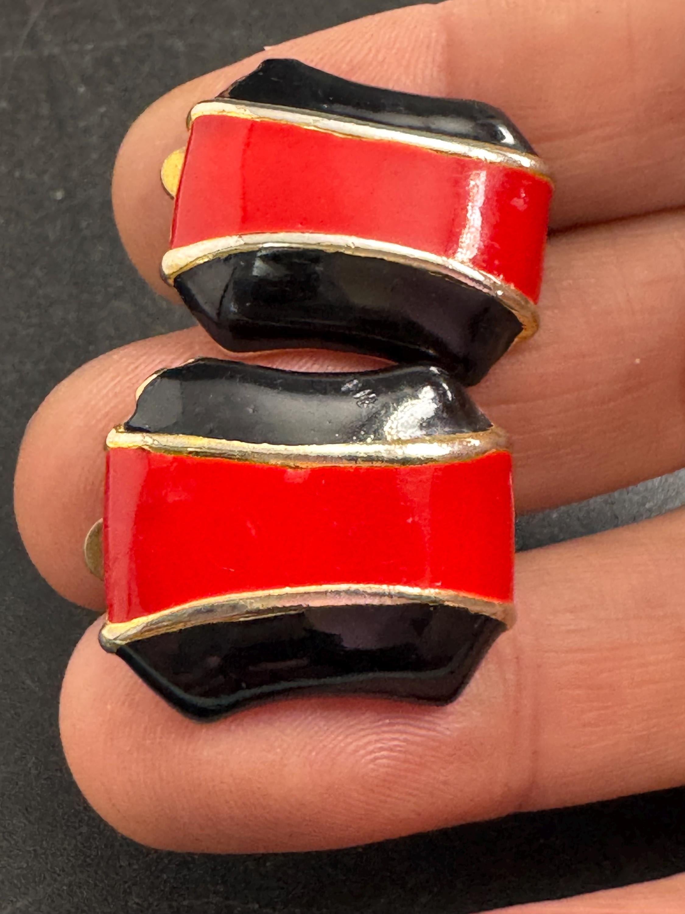 Red black Enamel Clip On Earrings: vintage gold tone