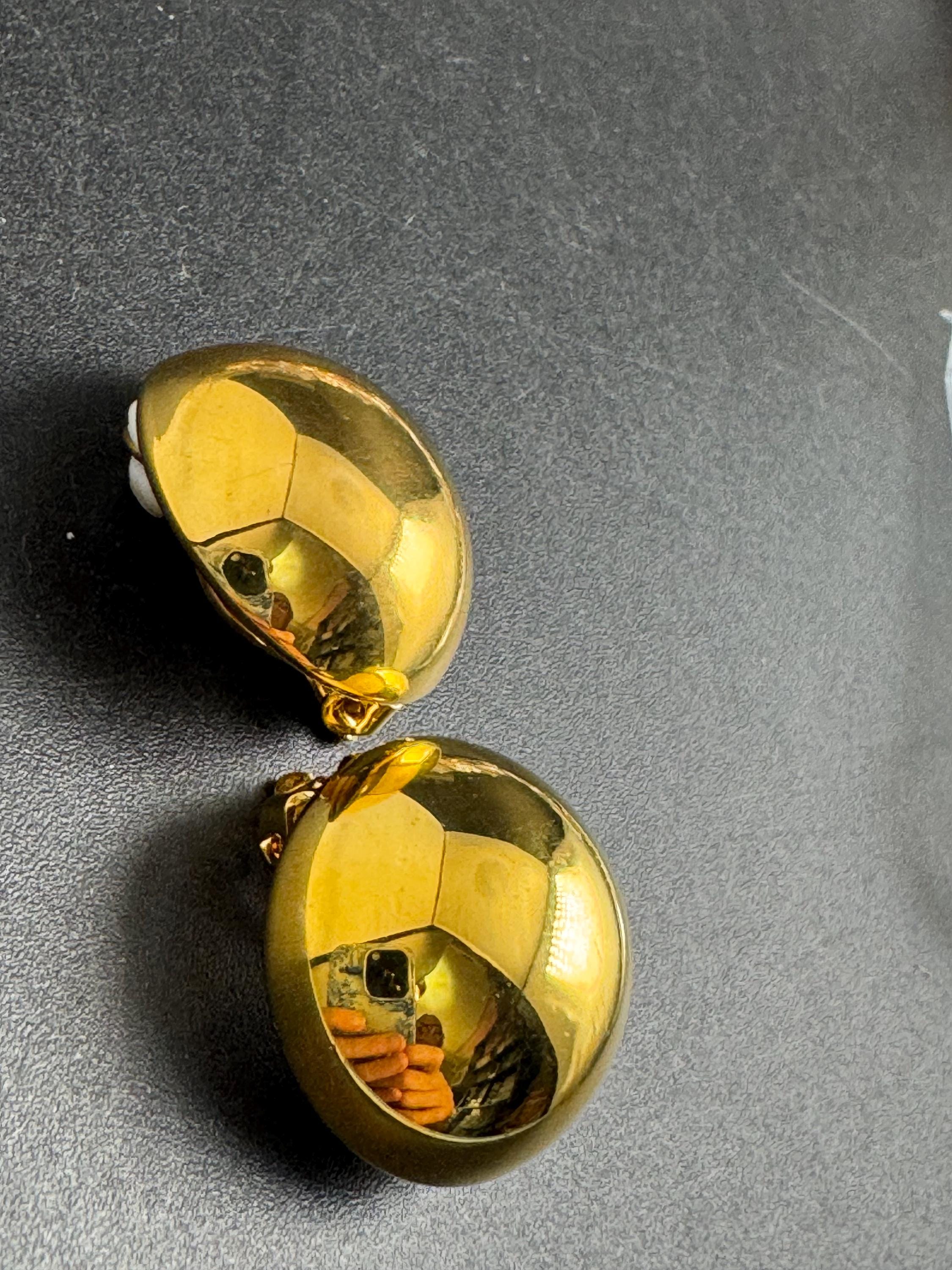 Joan rivers gold dome clip on earrings, gold plated vintage and signed