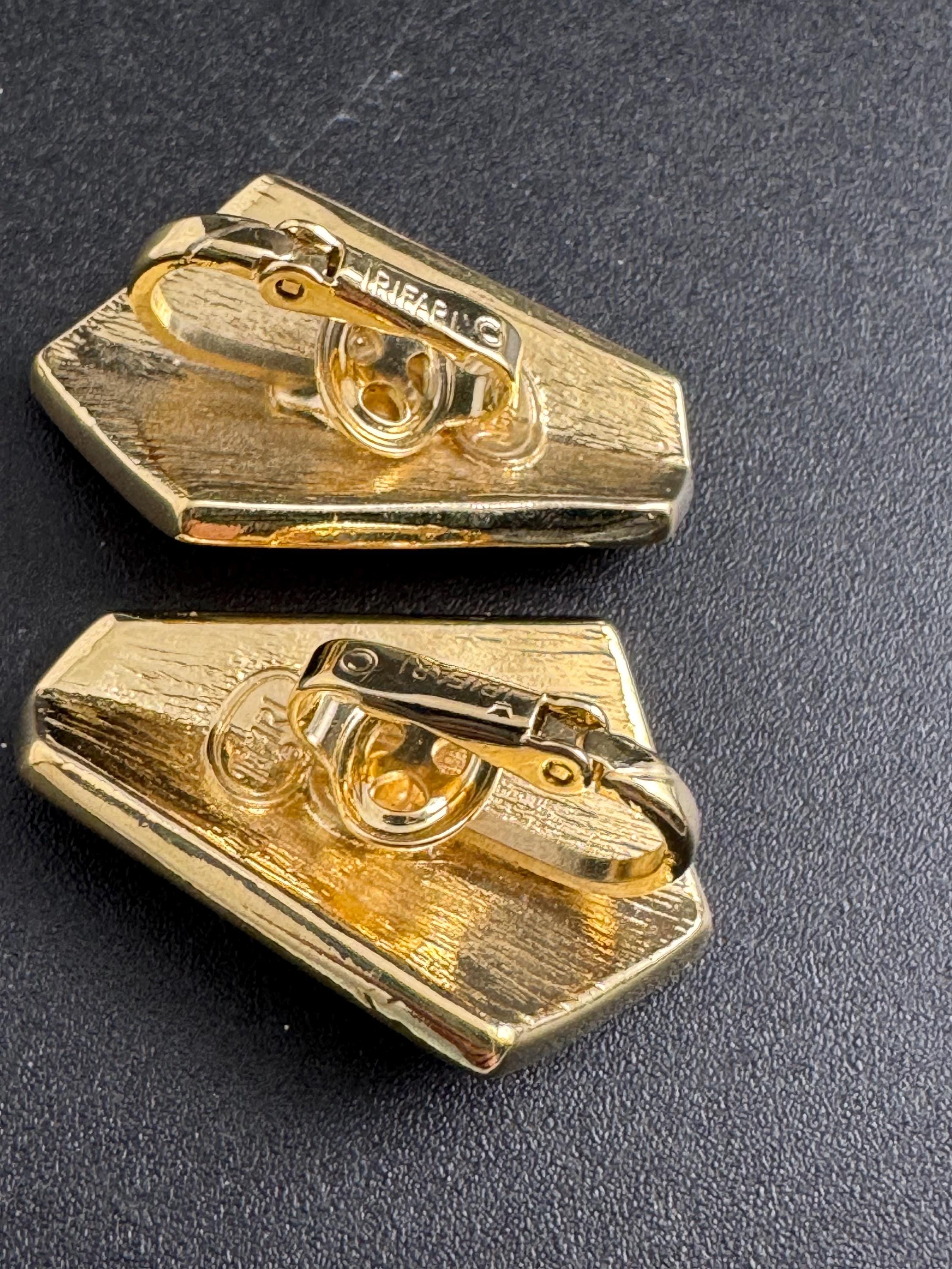 Trifari cream Enamel Clip On Earrings: vintage gold plated signed